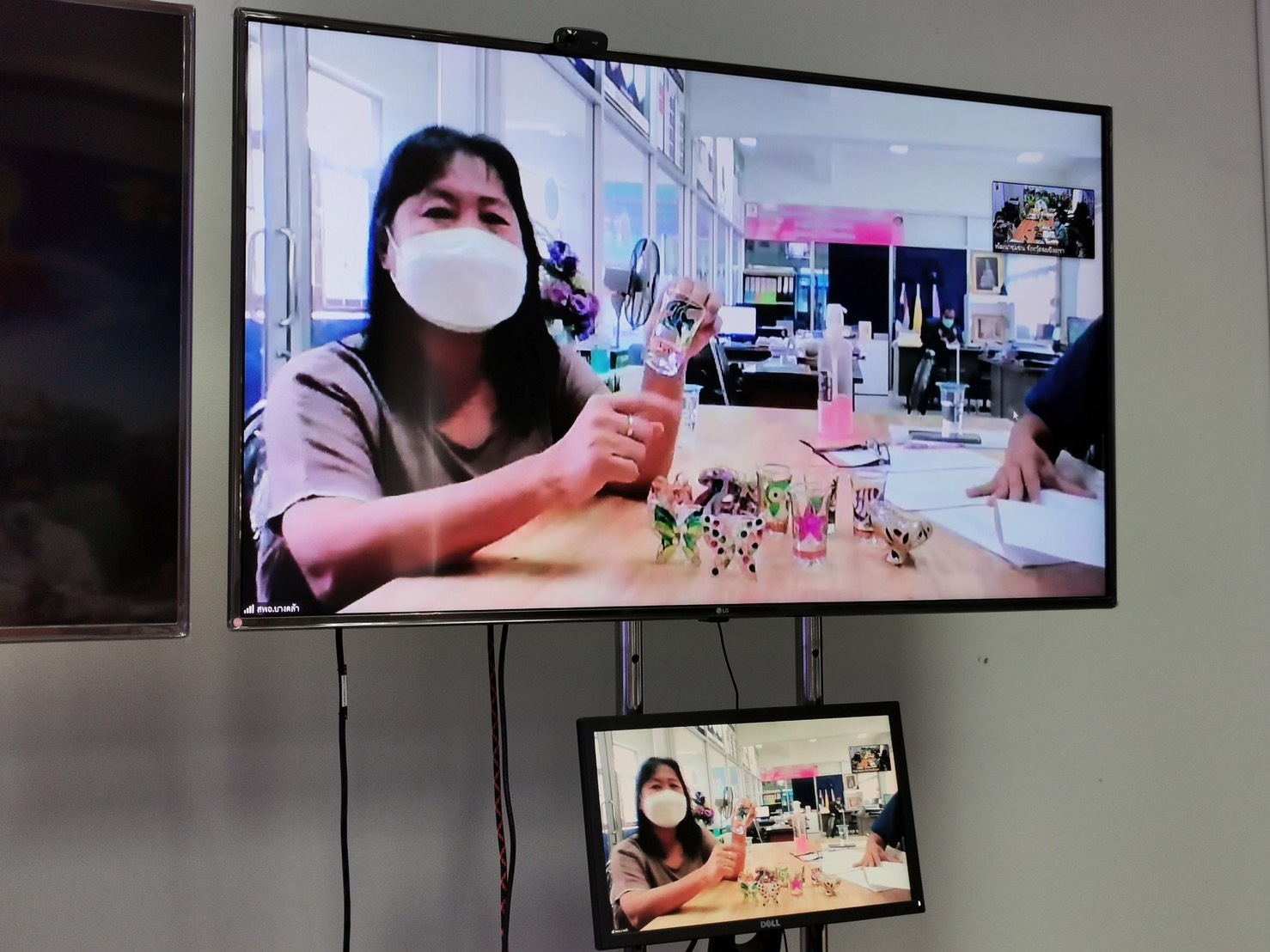 พัฒนาชุมชนจังหวัดฉะเชิงเทรา ประชุมคณะอนุกรรมการบริหารกองทุนพัฒนาบทบาทสตรีระดับจังหวัด ครั้งที่ 8/2564 ผ่านระบบ zoom Cloud Meetings