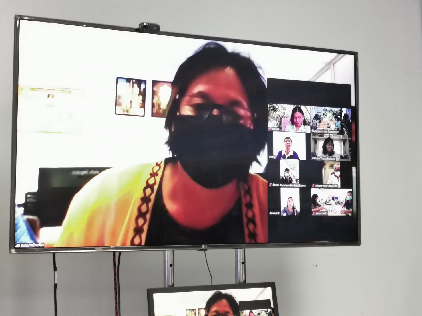 พัฒนาชุมชนจังหวัดฉะเชิงเทรา ประชุมคณะอนุกรรมการบริหารกองทุนพัฒนาบทบาทสตรีระดับจังหวัด ครั้งที่ 8/2564 ผ่านระบบ zoom Cloud Meetings