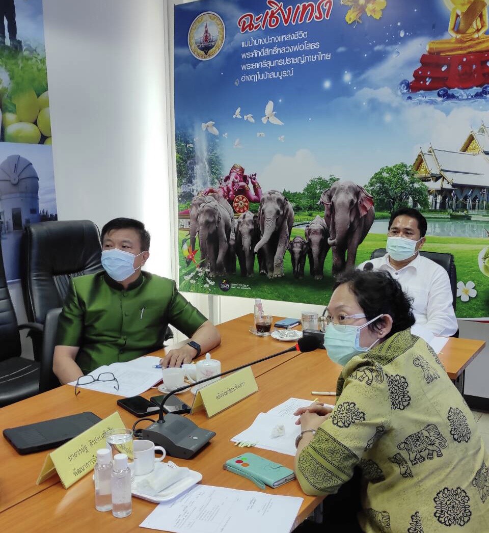 พัฒนาชุมชนจังหวัดฉะเชิงเทรา ประชุมคณะอนุกรรมการบริหารกองทุนพัฒนาบทบาทสตรีระดับจังหวัด ครั้งที่ 8/2564 ผ่านระบบ zoom Cloud Meetings