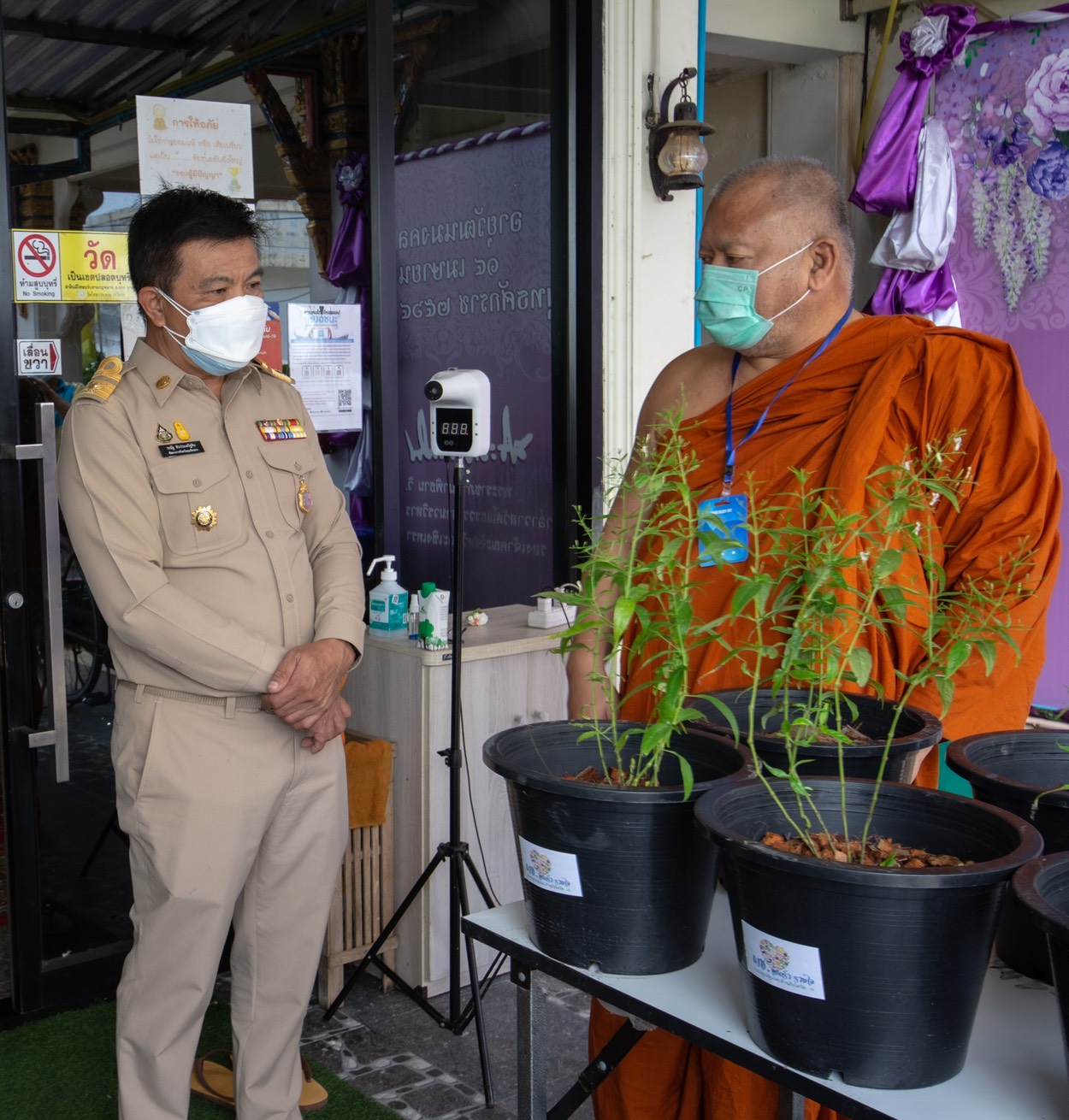 พัฒนาชุมชนจังหวัดฉะเชิงเทรา  Kick Off โครงการเฉลิมพระเกียรติเนื่องในวันเฉลิมพระชนมพรรษา สมเด็จพระนางเจ้าสิริกิติ์ พระบรมราชินีนาถ พระบรมราชชนนีพันปีหลวง : กิจกรรม พช.แปดริ้วรวมใจ ร่วมปลูกสมุนไพร ต้านภัยโควิด -19 ด้วยการมอบพันธุ์พืชสมุนไพร เพื่อปลูกและขยายพันธุ์ใน “บวร” ณ วัดโสธรวราราม วรวิหาร ตำบลหน้าเมือง อำเภอเมืองฉะเชิงเทรา จังหวัดฉะเชิงเทรา