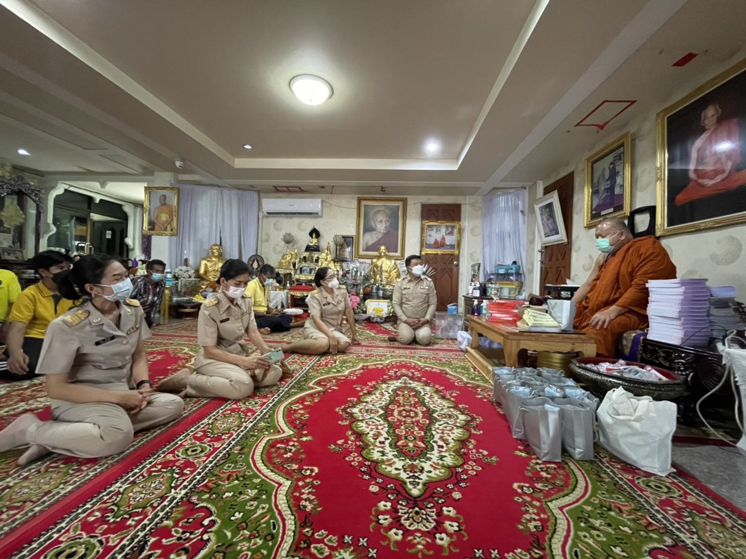 พัฒนาชุมชนจังหวัดฉะเชิงเทรา  Kick Off โครงการเฉลิมพระเกียรติเนื่องในวันเฉลิมพระชนมพรรษา สมเด็จพระนางเจ้าสิริกิติ์ พระบรมราชินีนาถ พระบรมราชชนนีพันปีหลวง : กิจกรรม พช.แปดริ้วรวมใจ ร่วมปลูกสมุนไพร ต้านภัยโควิด -19 ด้วยการมอบพันธุ์พืชสมุนไพร เพื่อปลูกและขยายพันธุ์ใน “บวร” ณ วัดโสธรวราราม วรวิหาร ตำบลหน้าเมือง อำเภอเมืองฉะเชิงเทรา จังหวัดฉะเชิงเทรา