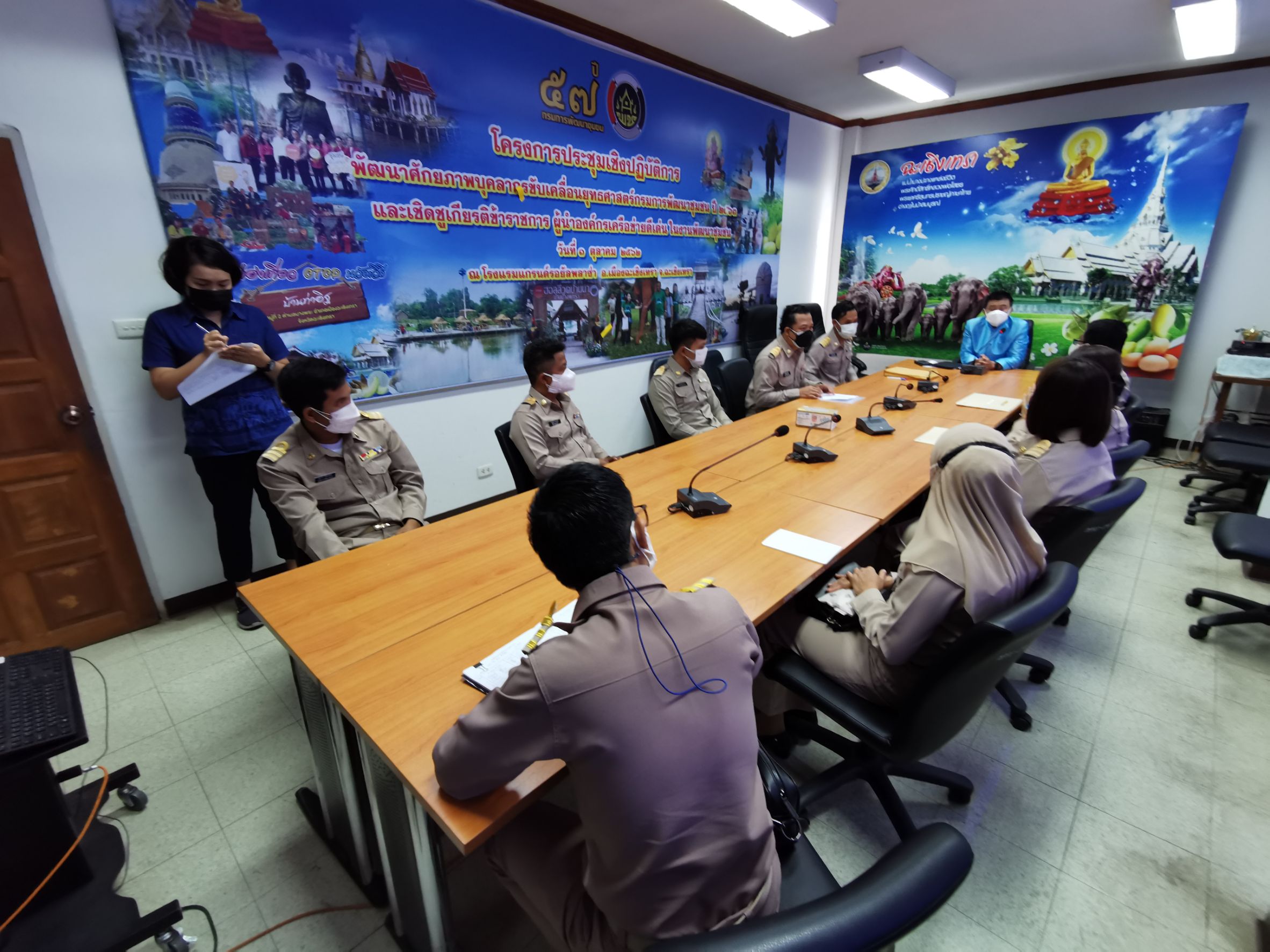 พัฒนาชุมชนจังหวัดฉะเชิงเทรา รับรายงานตัวข้าราชการพลเรือนสามัญ ตำแหน่งนักวิชาการพัฒนาชุมชนปฏิบัติการ ทดลองปฏิบัติหน้าที่ราชการ ในตำแหน่งที่ได้รับบรรจุ แต่งตั้ง และข้าราชการที่ย้ายมาดำรงตำแหน่ง