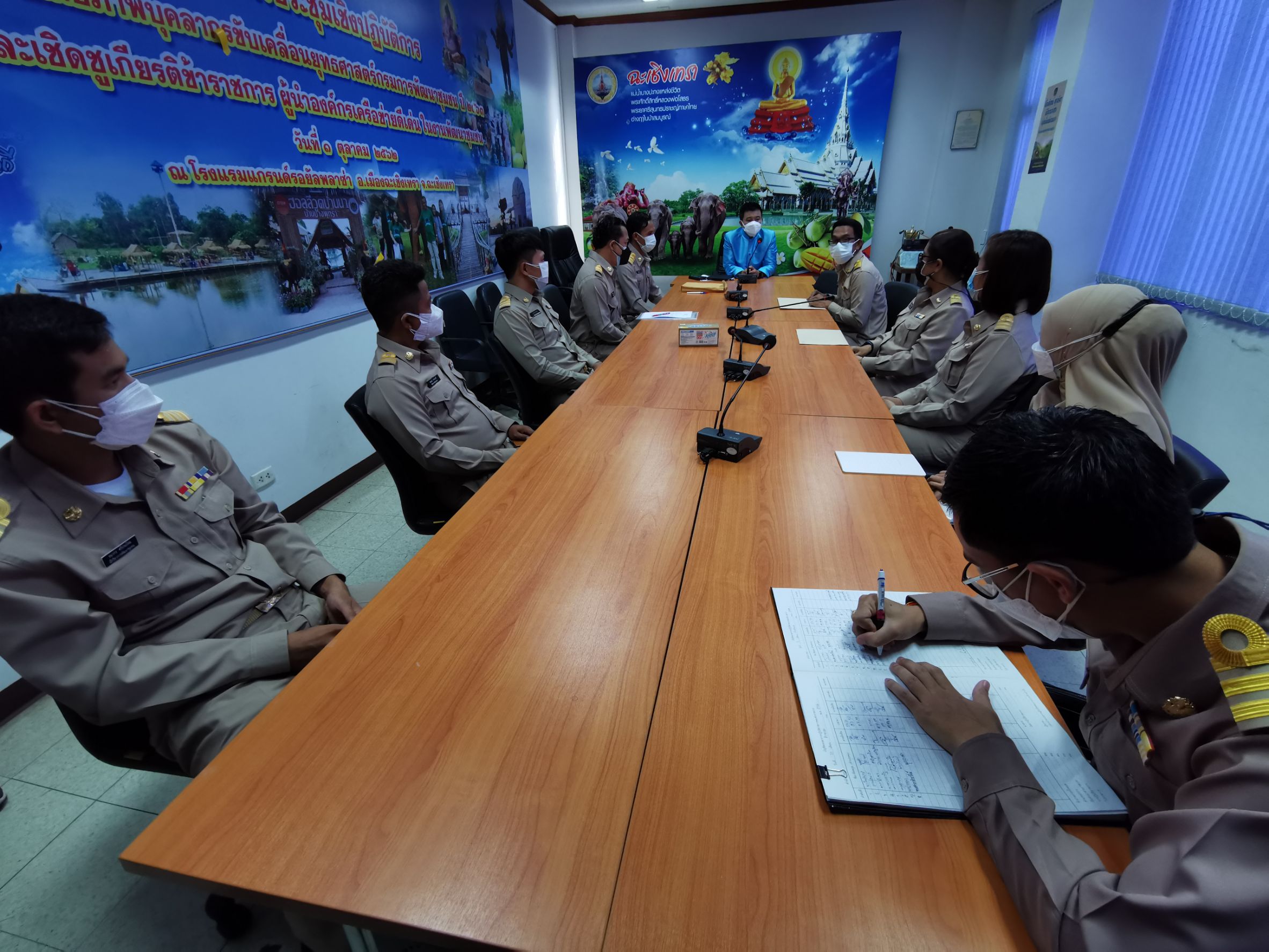 พัฒนาชุมชนจังหวัดฉะเชิงเทรา รับรายงานตัวข้าราชการพลเรือนสามัญ ตำแหน่งนักวิชาการพัฒนาชุมชนปฏิบัติการ ทดลองปฏิบัติหน้าที่ราชการ ในตำแหน่งที่ได้รับบรรจุ แต่งตั้ง และข้าราชการที่ย้ายมาดำรงตำแหน่ง