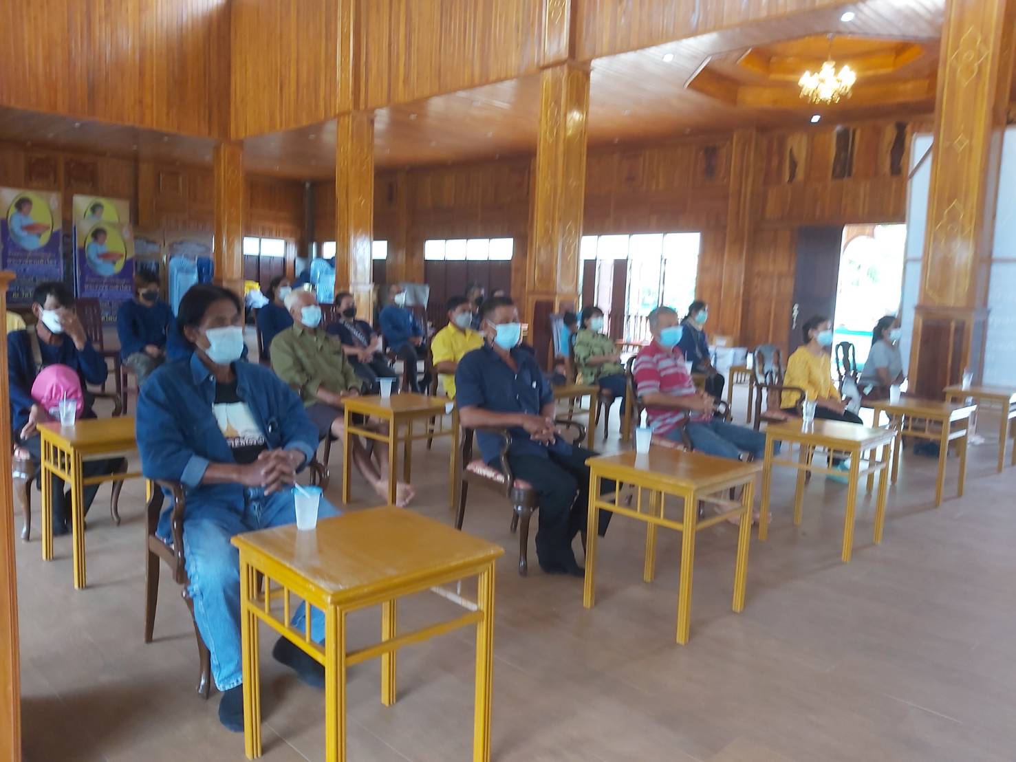 พช. แปดริ้วรวมใจ ร่วมปลูกสมุนไพรต้านภัยโควิด – 19