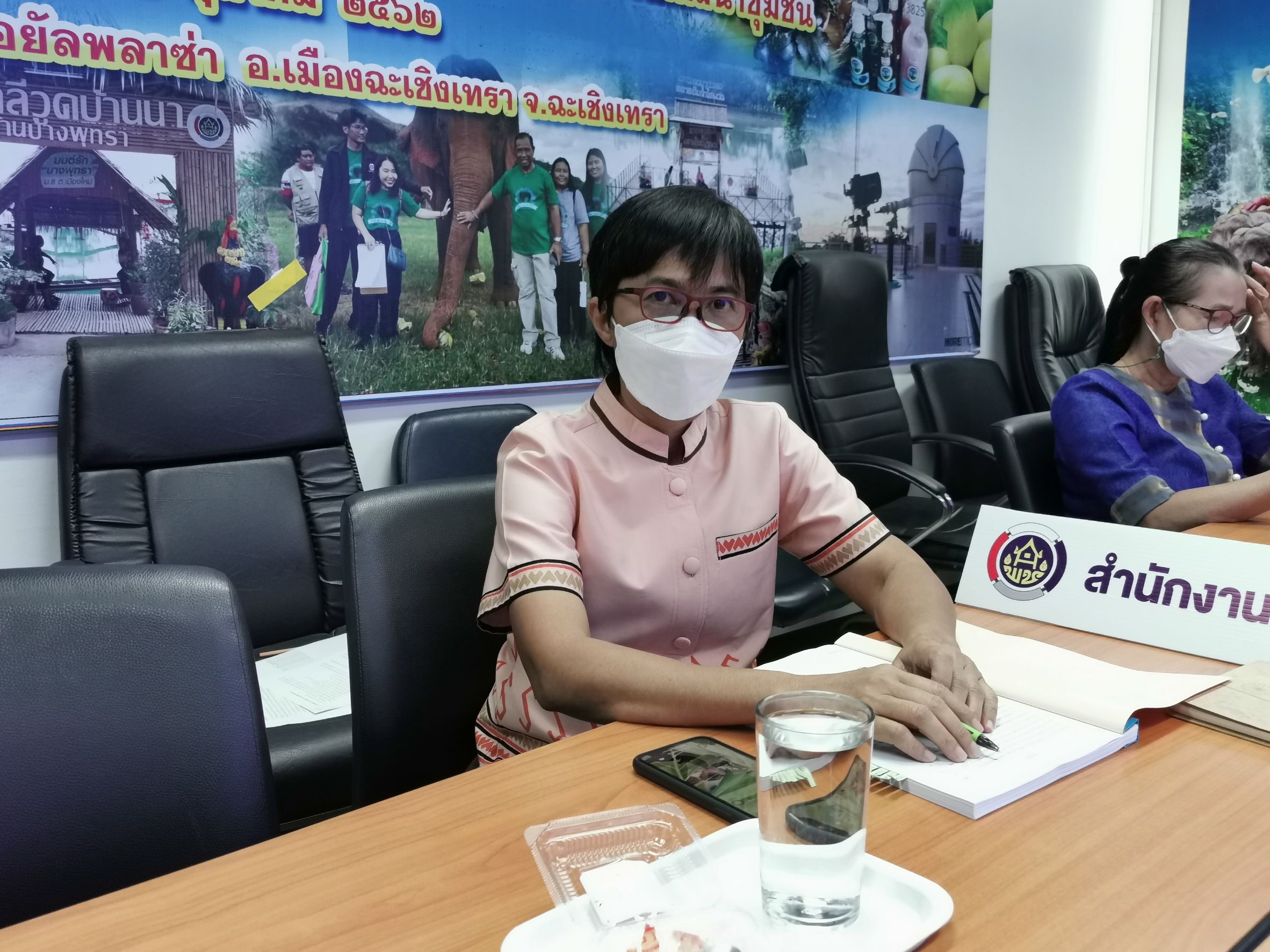 พัฒนาชุมชนจังหวัดฉะเชิงเทรา ร่วมประชุมเชิงปฏิบัติการตรวจติดตามผลการดำเนินงานของหน่วยรับตรวจรายไตรมาส ครั้งที่ 4/2564 เขตตรวจราชการที่ 8 กลุ่มจังหวัดภาคตะวันออก 1 (ฉะเชิงเทรา ชลบุรี ระยอง) และเขตตรวจราชการที่ 17 กลุ่มจังหวัดภาคเหนือตอนล่าง 1 (ตาก พิษณุโลก เพชรบูรณ์ สุโขทัย อุตรดิตถ์) ผ่านระบบ Zoom Cloud Meetings