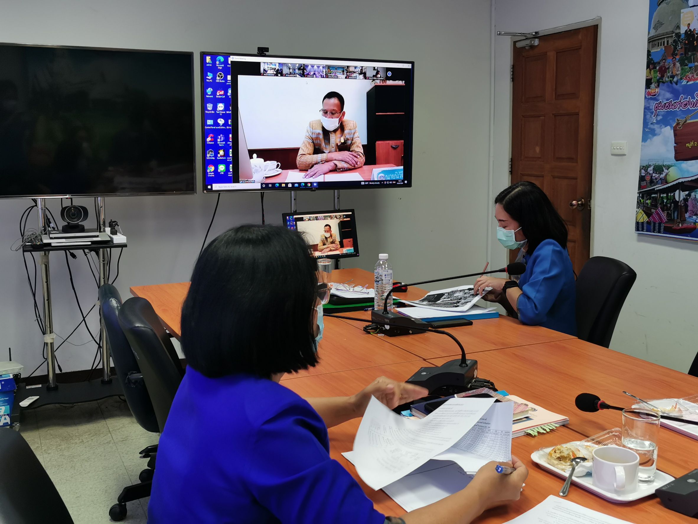 พัฒนาชุมชนจังหวัดฉะเชิงเทรา ร่วมประชุมเชิงปฏิบัติการตรวจติดตามผลการดำเนินงานของหน่วยรับตรวจรายไตรมาส ครั้งที่ 4/2564 เขตตรวจราชการที่ 8 กลุ่มจังหวัดภาคตะวันออก 1 (ฉะเชิงเทรา ชลบุรี ระยอง) และเขตตรวจราชการที่ 17 กลุ่มจังหวัดภาคเหนือตอนล่าง 1 (ตาก พิษณุโลก เพชรบูรณ์ สุโขทัย อุตรดิตถ์) ผ่านระบบ Zoom Cloud Meetings