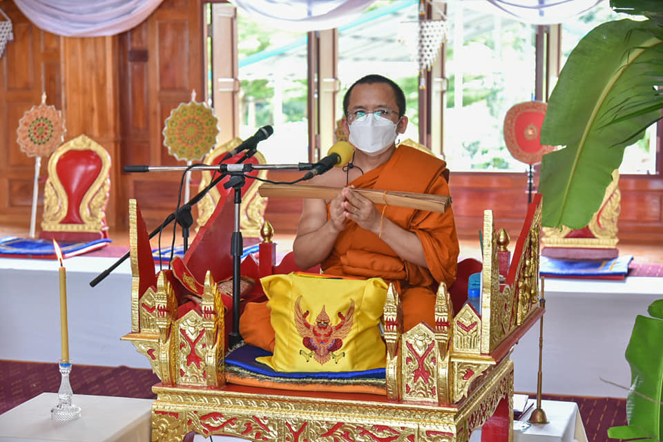 สมเด็จพระกนิษฐาธิราชเจ้า กรมสมเด็จพระเทพรัตนราชสุดาฯ สยามบรมราชกุมารี ทรงพระกรุณาโปรดเกล้าฯ พระราชทานผ้าไตร โครงการเทศน์มหาชาติ ถวายแด่วัดโพน