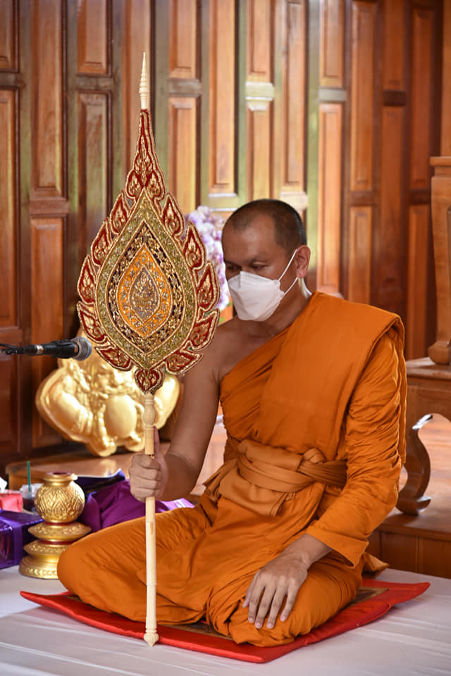 สมเด็จพระกนิษฐาธิราชเจ้า กรมสมเด็จพระเทพรัตนราชสุดาฯ สยามบรมราชกุมารี ทรงพระกรุณาโปรดเกล้าฯ พระราชทานผ้าไตร โครงการเทศน์มหาชาติ ถวายแด่วัดโพน