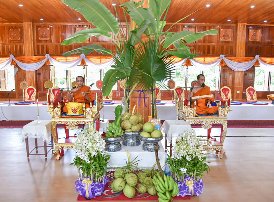 สมเด็จพระกนิษฐาธิราชเจ้า กรมสมเด็จพระเทพรัตนราชสุดาฯ สยามบรมราชกุมารี ทรงพระกรุณาโปรดเกล้าฯ พระราชทานผ้าไตร โครงการเทศน์มหาชาติ ถวายแด่วัดโพน