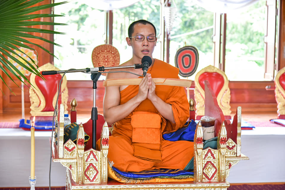 สมเด็จพระกนิษฐาธิราชเจ้า กรมสมเด็จพระเทพรัตนราชสุดาฯ สยามบรมราชกุมารี ทรงพระกรุณาโปรดเกล้าฯ พระราชทานผ้าไตร โครงการเทศน์มหาชาติ ถวายแด่วัดโพน