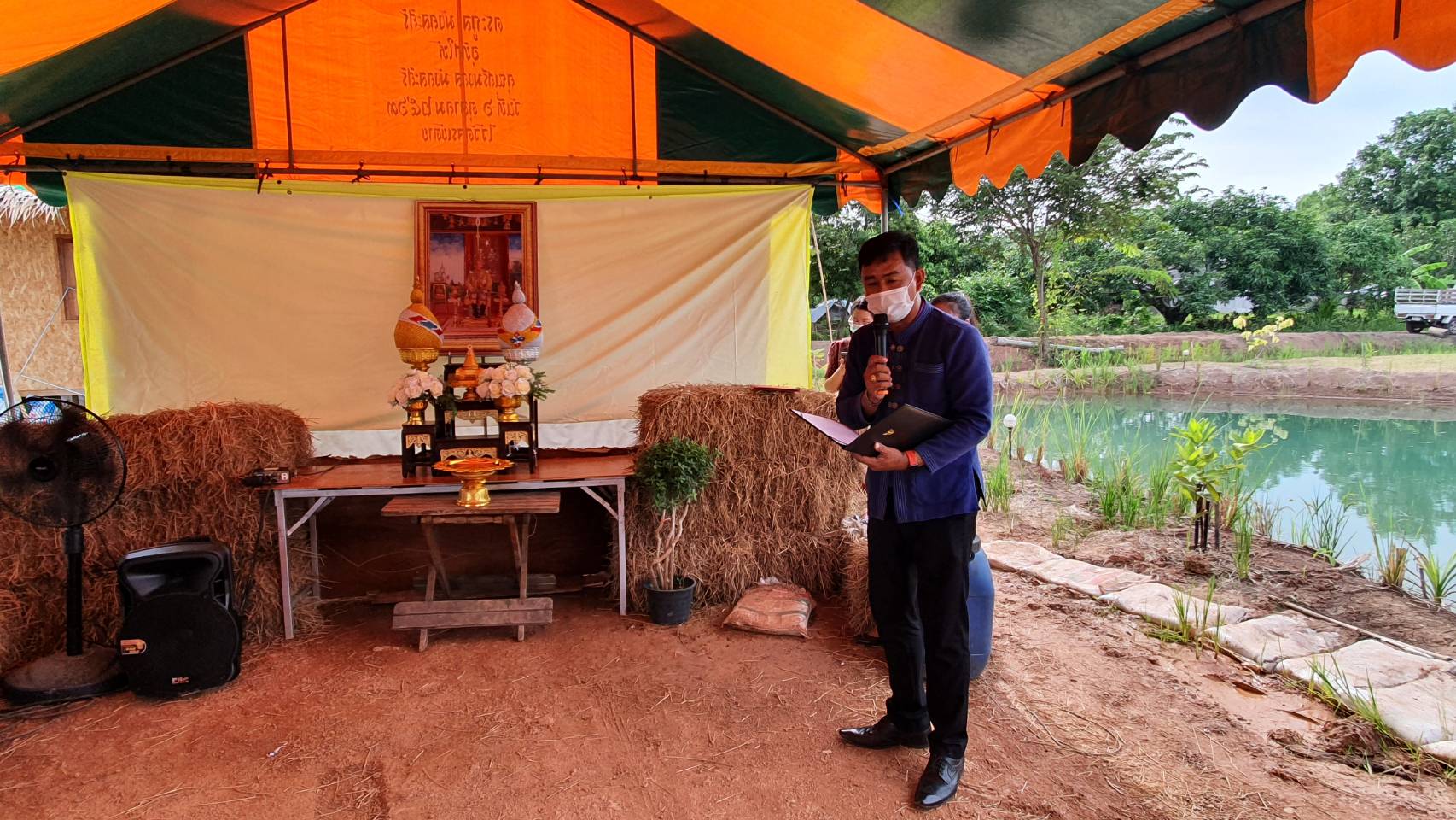 ?พัฒนาชุมชนจังหวัดฉะเชิงเทรา ดำเนินงานโครงการพัฒนาพื้นที่ต้นแบบการพัฒนาคุณภาพชีวิตตามหลักทฤษฎีใหม่ ประยุกต์สู่ “โคก หนอง นา โมเดล” กิจกรรมที่ 1 ฝึกอบรมระยะสั้นการพัฒนากสิกรรมสู่ระบบเศรษฐกิจพอเพียง รูปแบบ โคก หนอง นา โมเดล? แบบออนไลน์ ผ่านระบบ Zoom Could Meeting