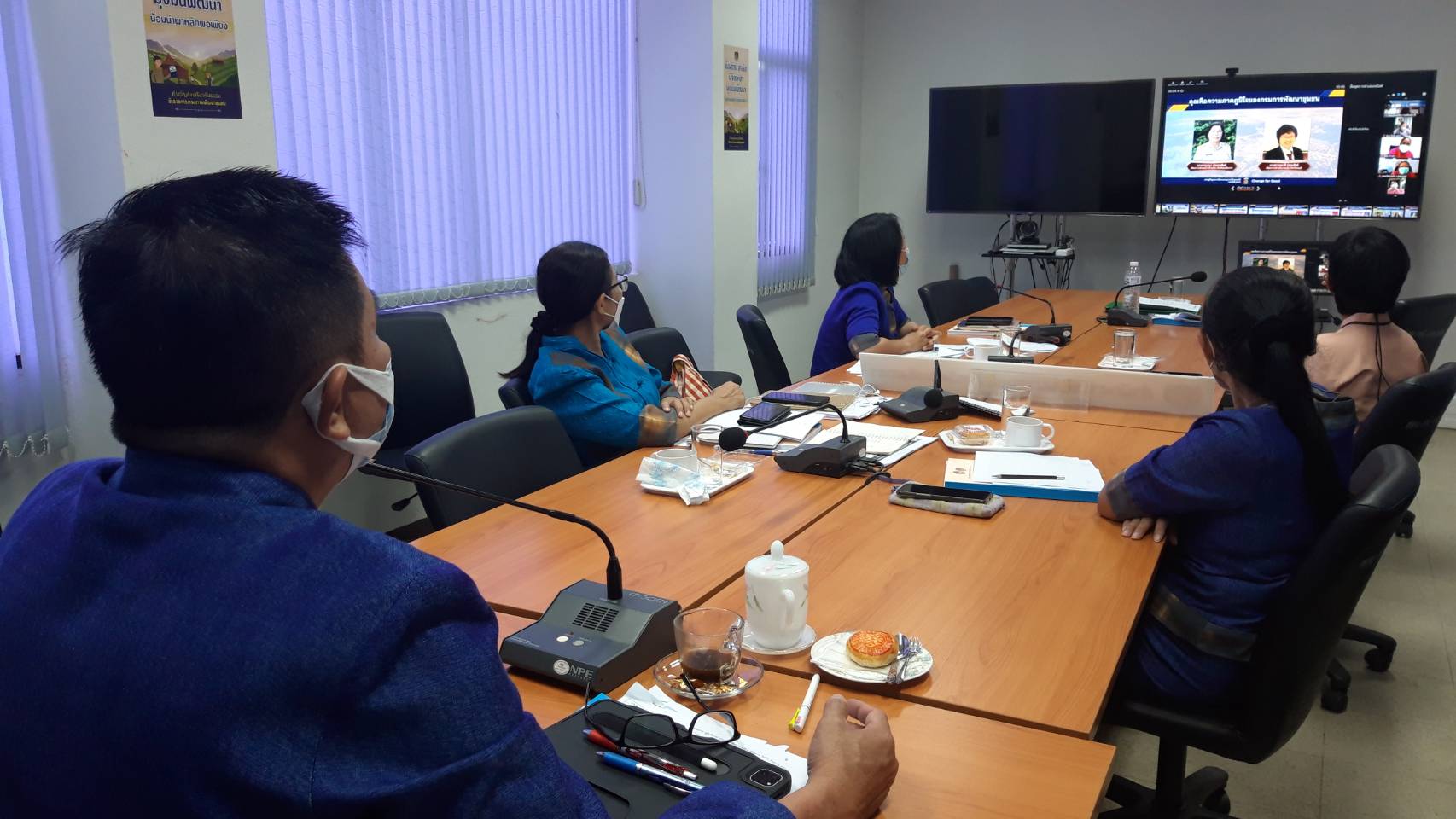 พัฒนาชุมชนจังหวัดฉะเชิงเทรา ร่วมประชุมเชิงปฏิบัติการตรวจติดตามผลการดำเนินงานของหน่วยรับตรวจรายไตรมาส ครั้งที่ 4/2564 เขตตรวจราชการที่ 8 กลุ่มจังหวัดภาคตะวันออก 1 (ฉะเชิงเทรา ชลบุรี ระยอง) และเขตตรวจราชการที่ 17 กลุ่มจังหวัดภาคเหนือตอนล่าง 1 (ตาก พิษณุโลก เพชรบูรณ์ สุโขทัย อุตรดิตถ์) ผ่านระบบ Zoom Cloud Meetings