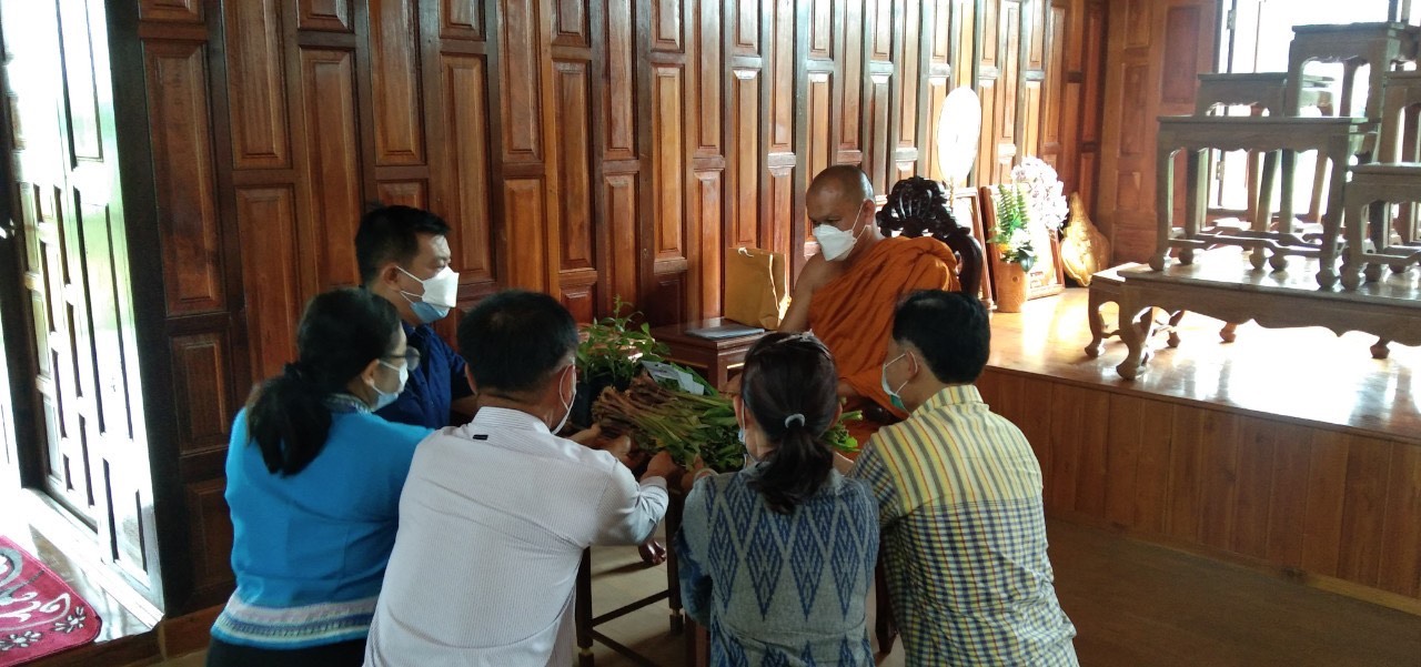 พช. แปดริ้วรวมใจ ร่วมปลูกสมุนไพรต้านภัยโควิด – 19