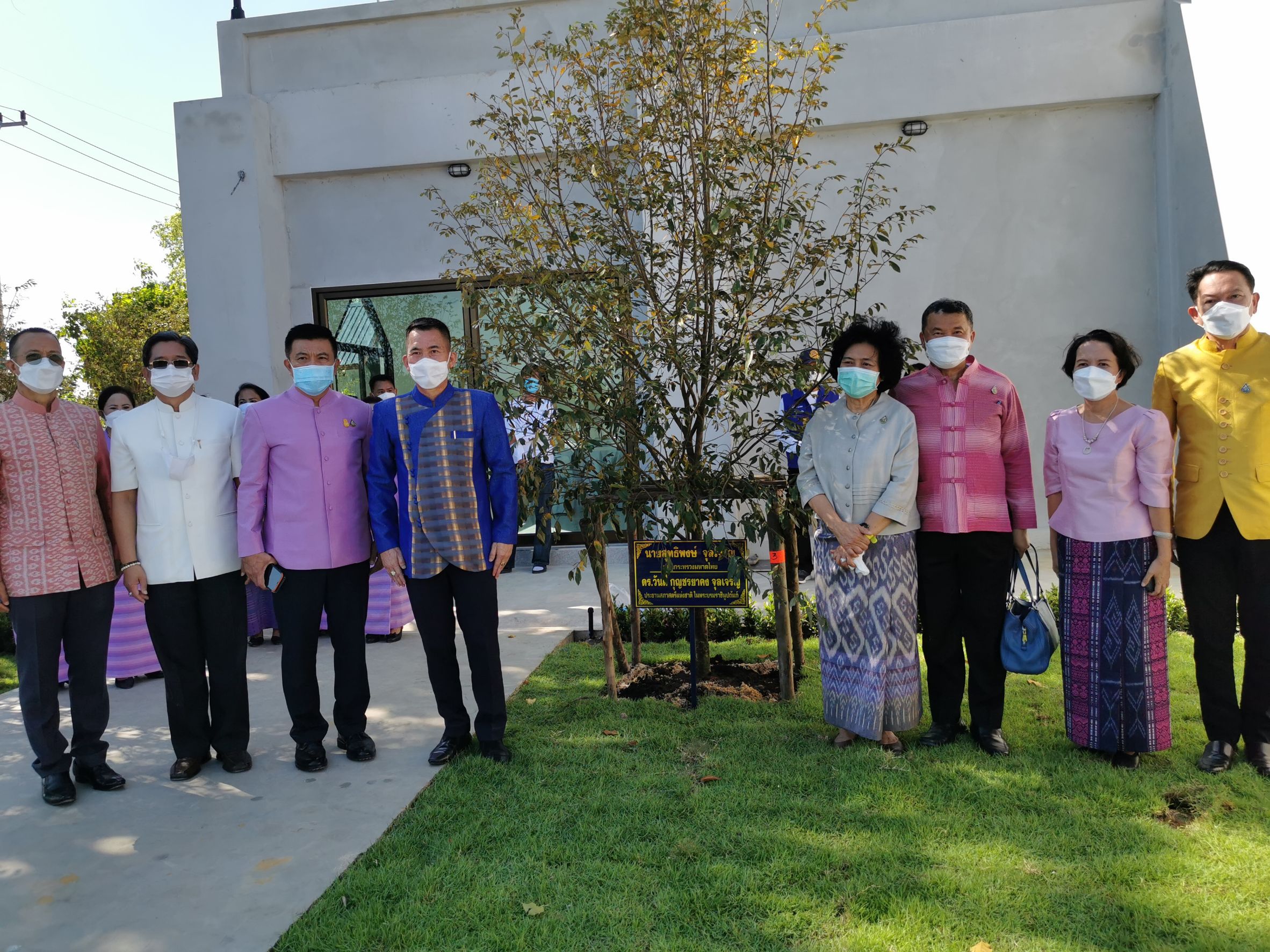 ปลัดกระทรวงมหาดไทย นำคณะร่วมเป็นเจ้าภาพงานทอดกฐินสามัคคี ณ วัดไชยภูมิธาราม (ท่าอิฐ)