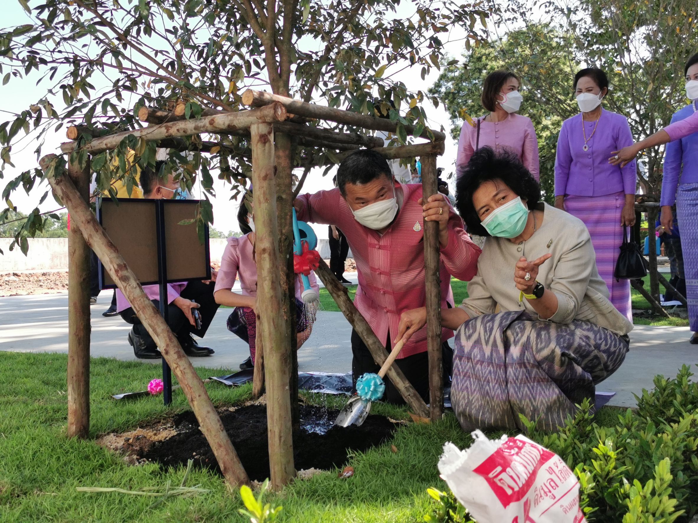 ปลัดกระทรวงมหาดไทย นำคณะร่วมเป็นเจ้าภาพงานทอดกฐินสามัคคี ณ วัดไชยภูมิธาราม (ท่าอิฐ)