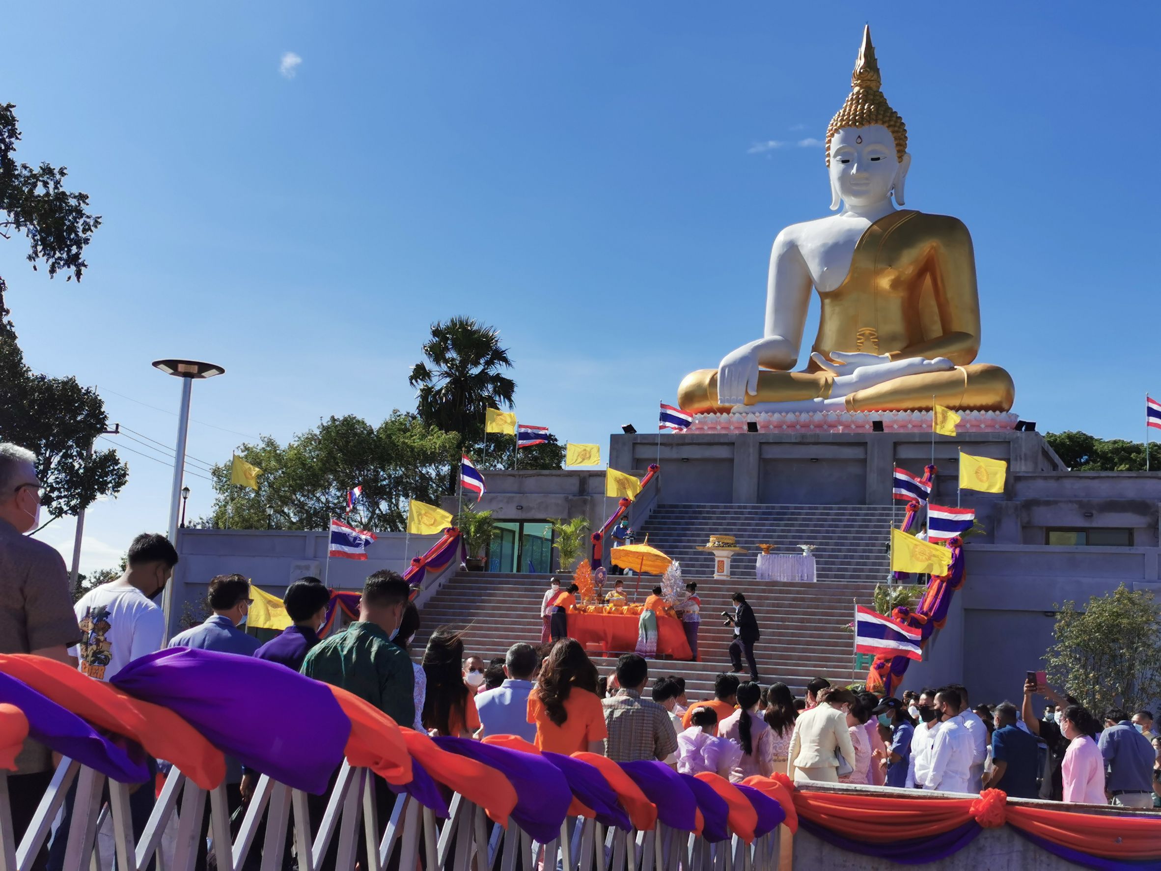 ปลัดกระทรวงมหาดไทย นำคณะร่วมเป็นเจ้าภาพงานทอดกฐินสามัคคี ณ วัดไชยภูมิธาราม (ท่าอิฐ)