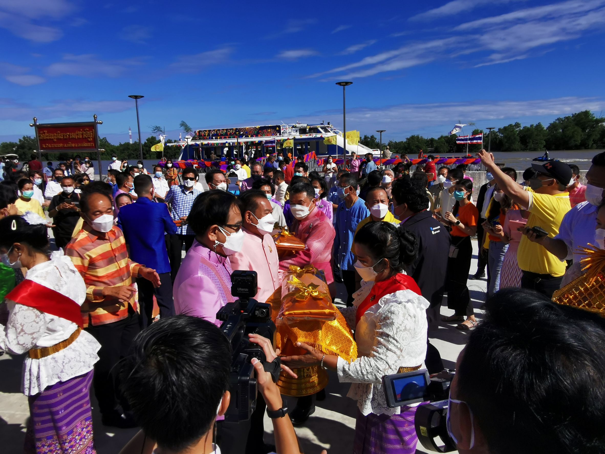 ปลัดกระทรวงมหาดไทย นำคณะร่วมเป็นเจ้าภาพงานทอดกฐินสามัคคี ณ วัดไชยภูมิธาราม (ท่าอิฐ)