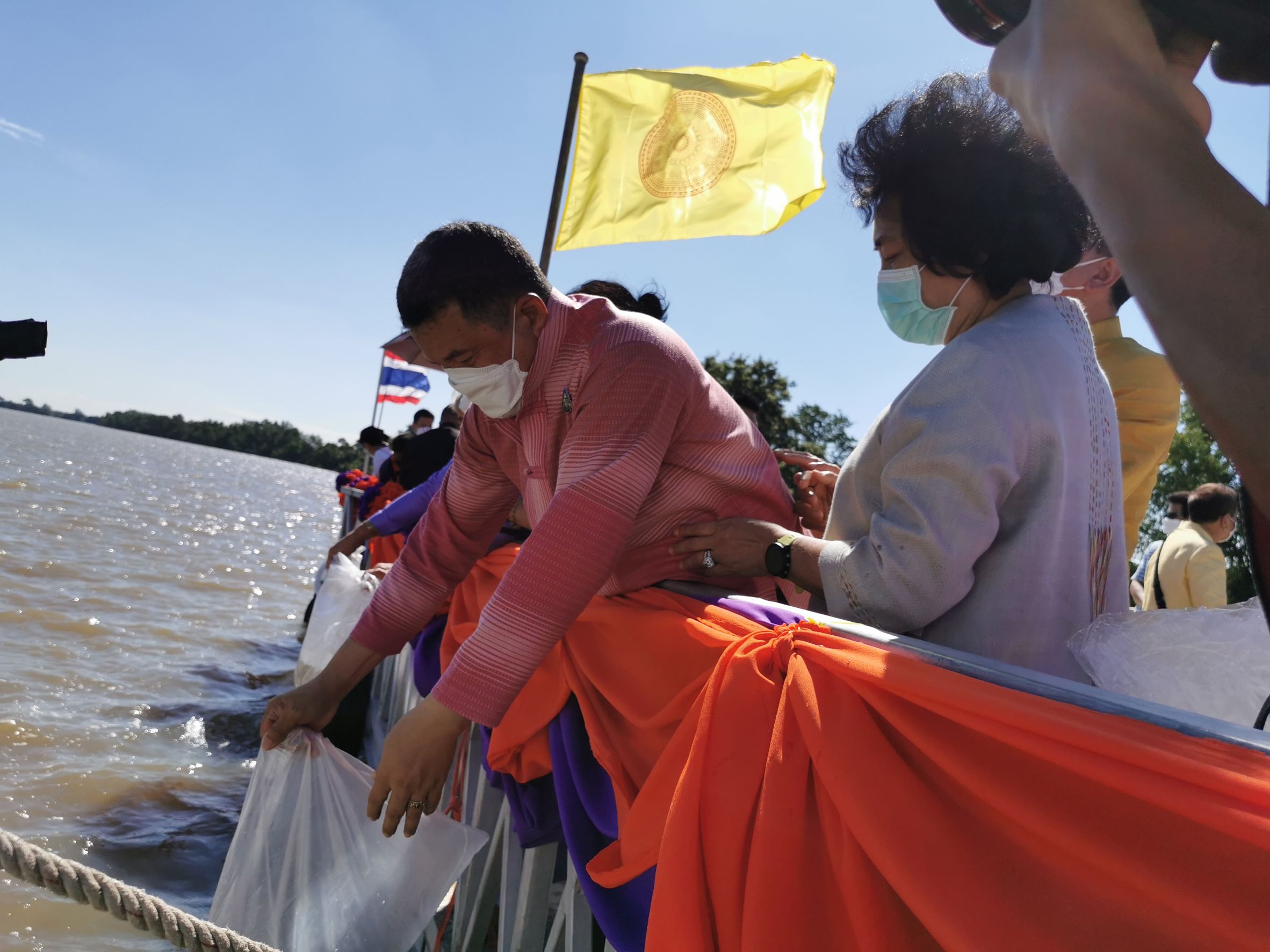 ปลัดกระทรวงมหาดไทย นำคณะร่วมเป็นเจ้าภาพงานทอดกฐินสามัคคี ณ วัดไชยภูมิธาราม (ท่าอิฐ)
