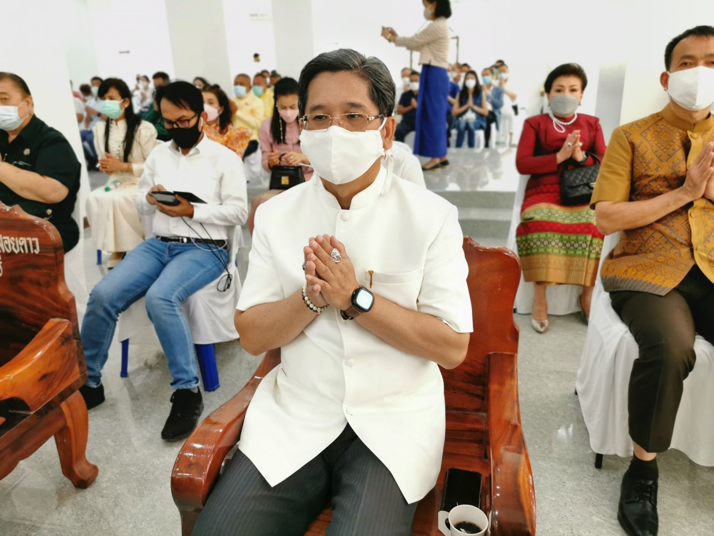 ผู้ว่าราชการจังหวัดฉะเชิงเทราร่วมถวายองค์ผ้ากฐิน ณ วัดไชยภูมิธาราม (ท่าอิฐ)