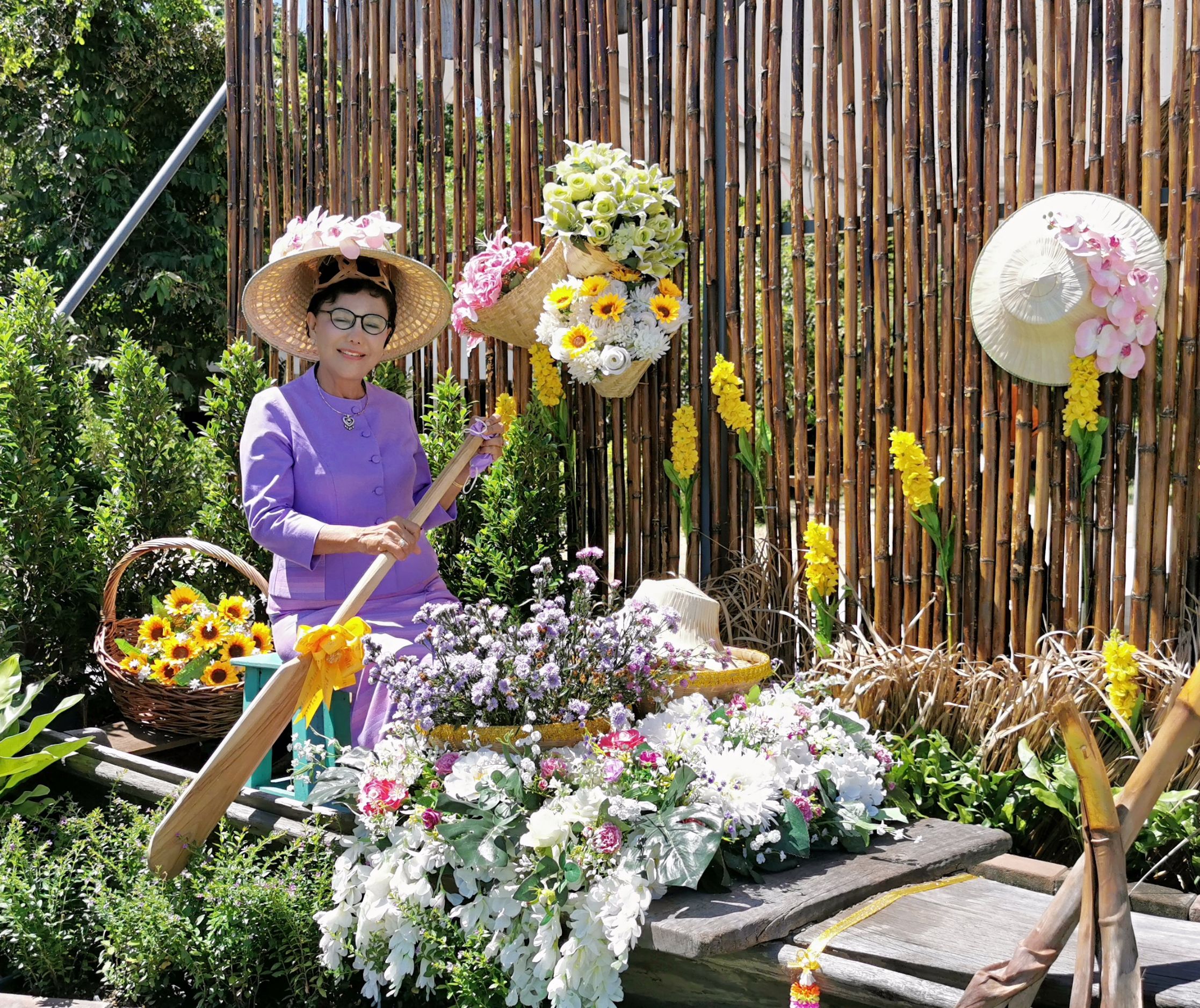 พัฒนาชุมชนจังหวัดฉะเชิงเทรา พา ชม ชิม ช็อป ตลาดนัด คนไทยยิ้มได้ (ตลาด 3 อิ่ม ) ณ วัดไชยภูมิธาราม (ท่าอิฐ)