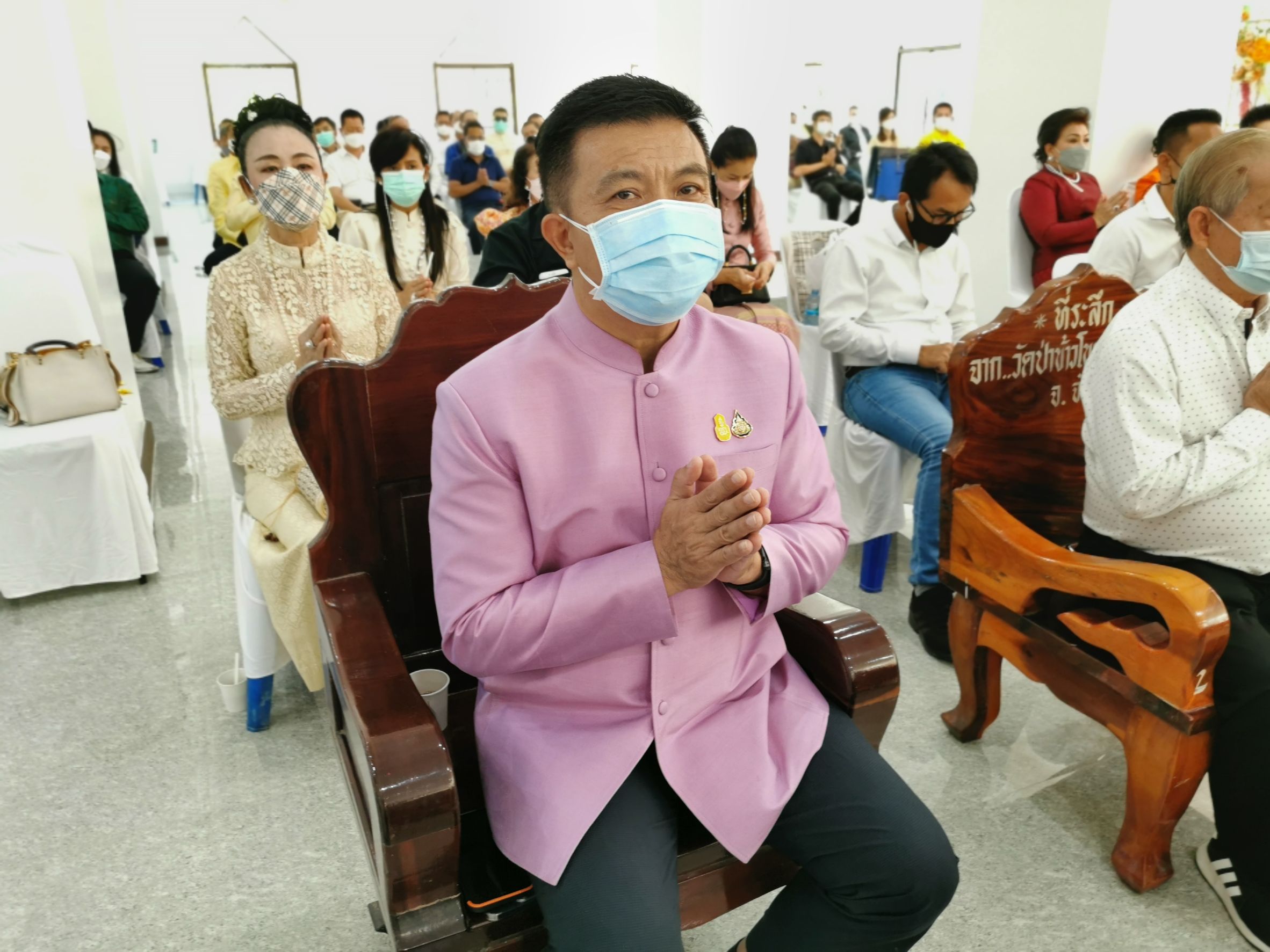 ผู้ว่าราชการจังหวัดฉะเชิงเทราร่วมถวายองค์ผ้ากฐิน ณ วัดไชยภูมิธาราม (ท่าอิฐ)