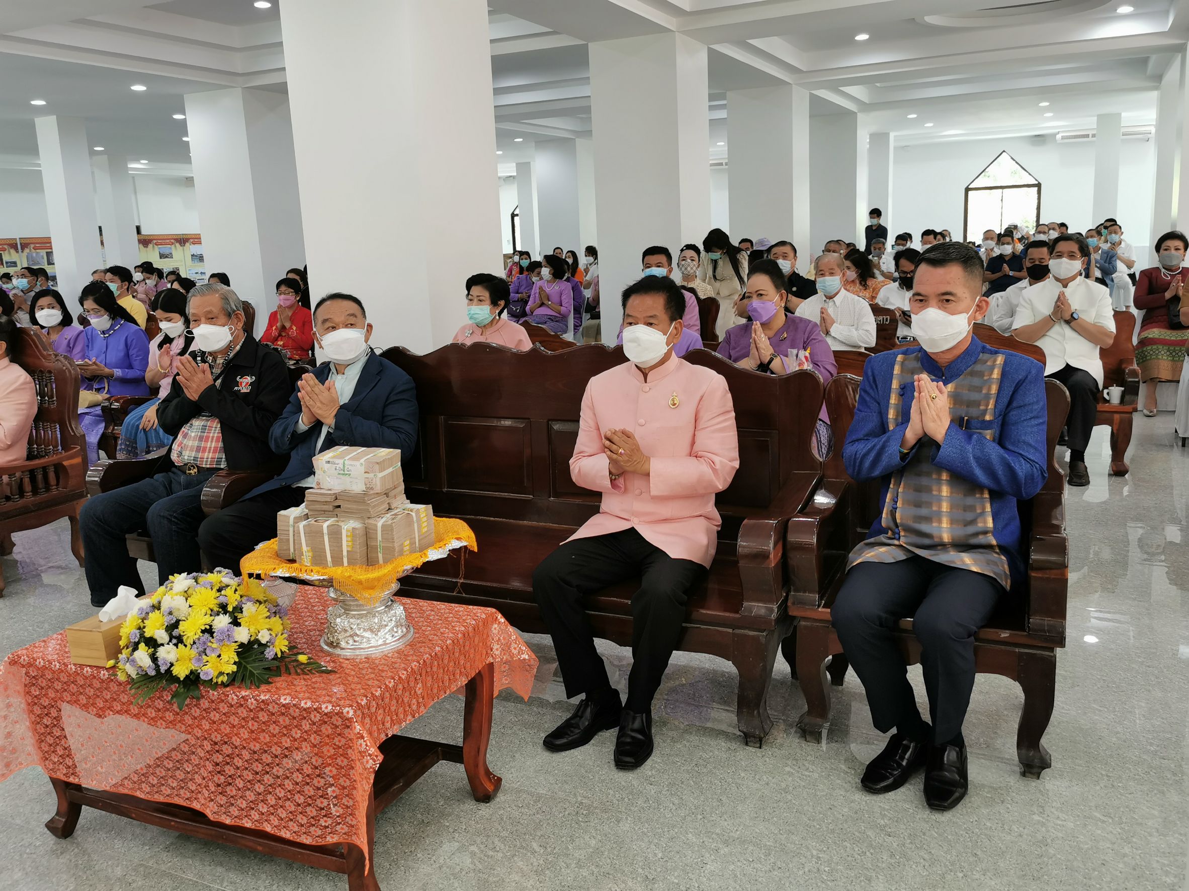 ผู้ว่าราชการจังหวัดฉะเชิงเทราร่วมถวายองค์ผ้ากฐิน ณ วัดไชยภูมิธาราม (ท่าอิฐ)