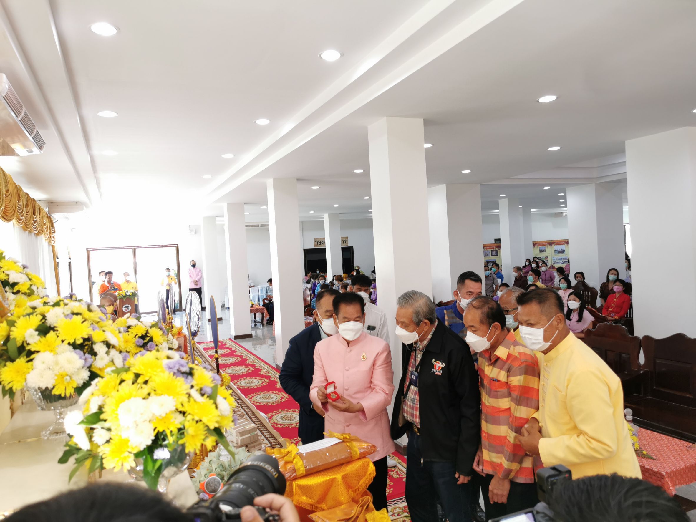 ผู้ว่าราชการจังหวัดฉะเชิงเทราร่วมถวายองค์ผ้ากฐิน ณ วัดไชยภูมิธาราม (ท่าอิฐ)