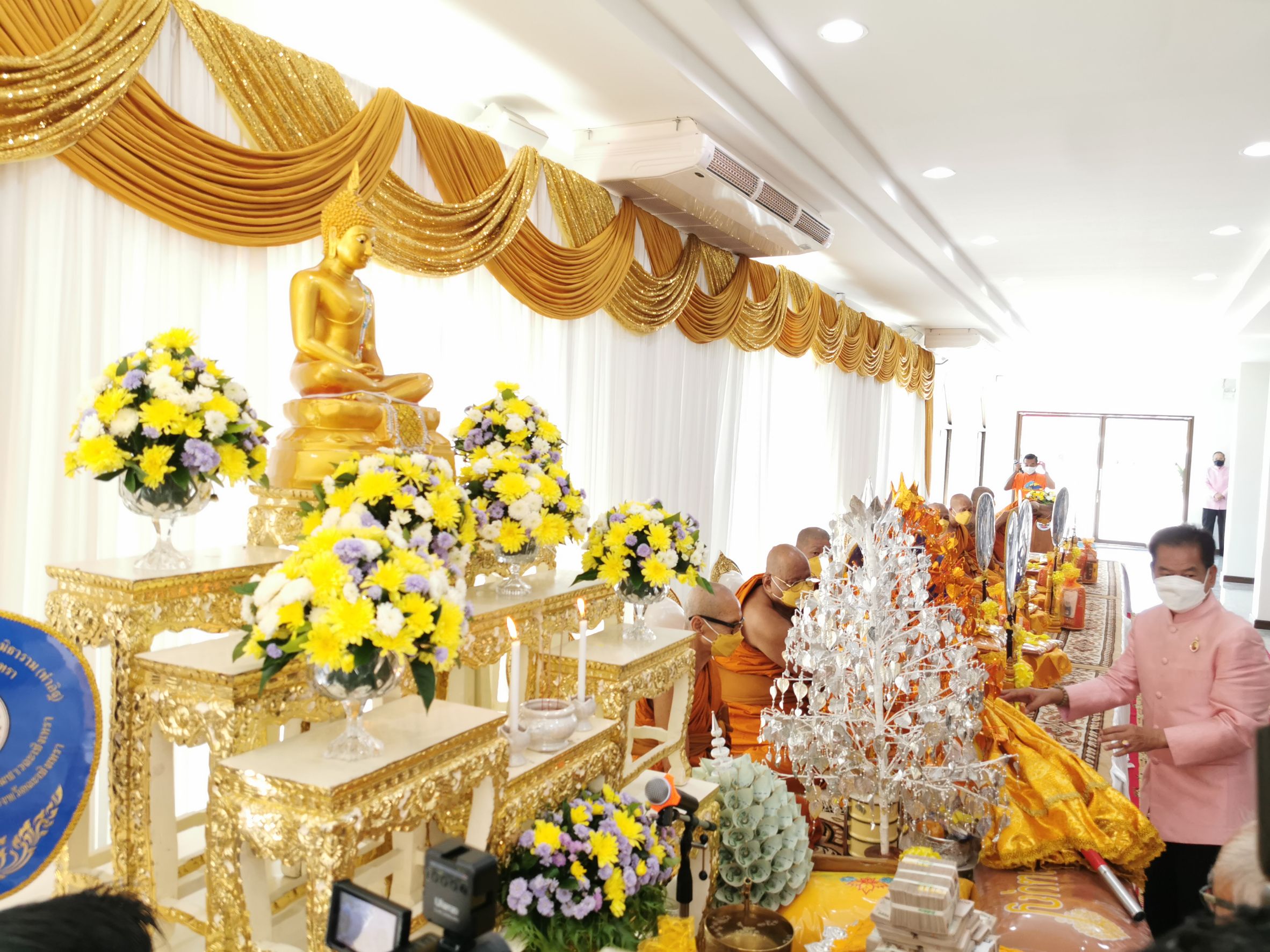 ผู้ว่าราชการจังหวัดฉะเชิงเทราร่วมถวายองค์ผ้ากฐิน ณ วัดไชยภูมิธาราม (ท่าอิฐ)