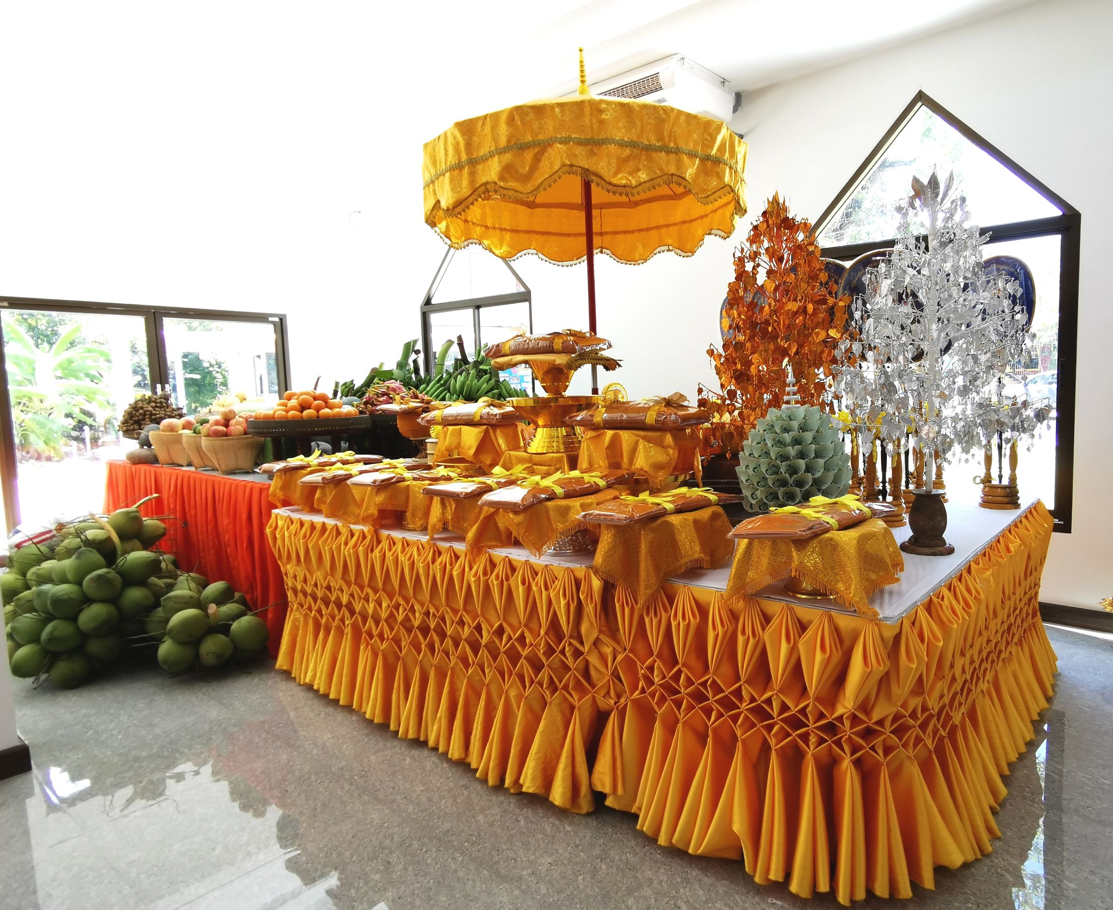 ผู้ว่าราชการจังหวัดฉะเชิงเทราร่วมถวายองค์ผ้ากฐิน ณ วัดไชยภูมิธาราม (ท่าอิฐ)