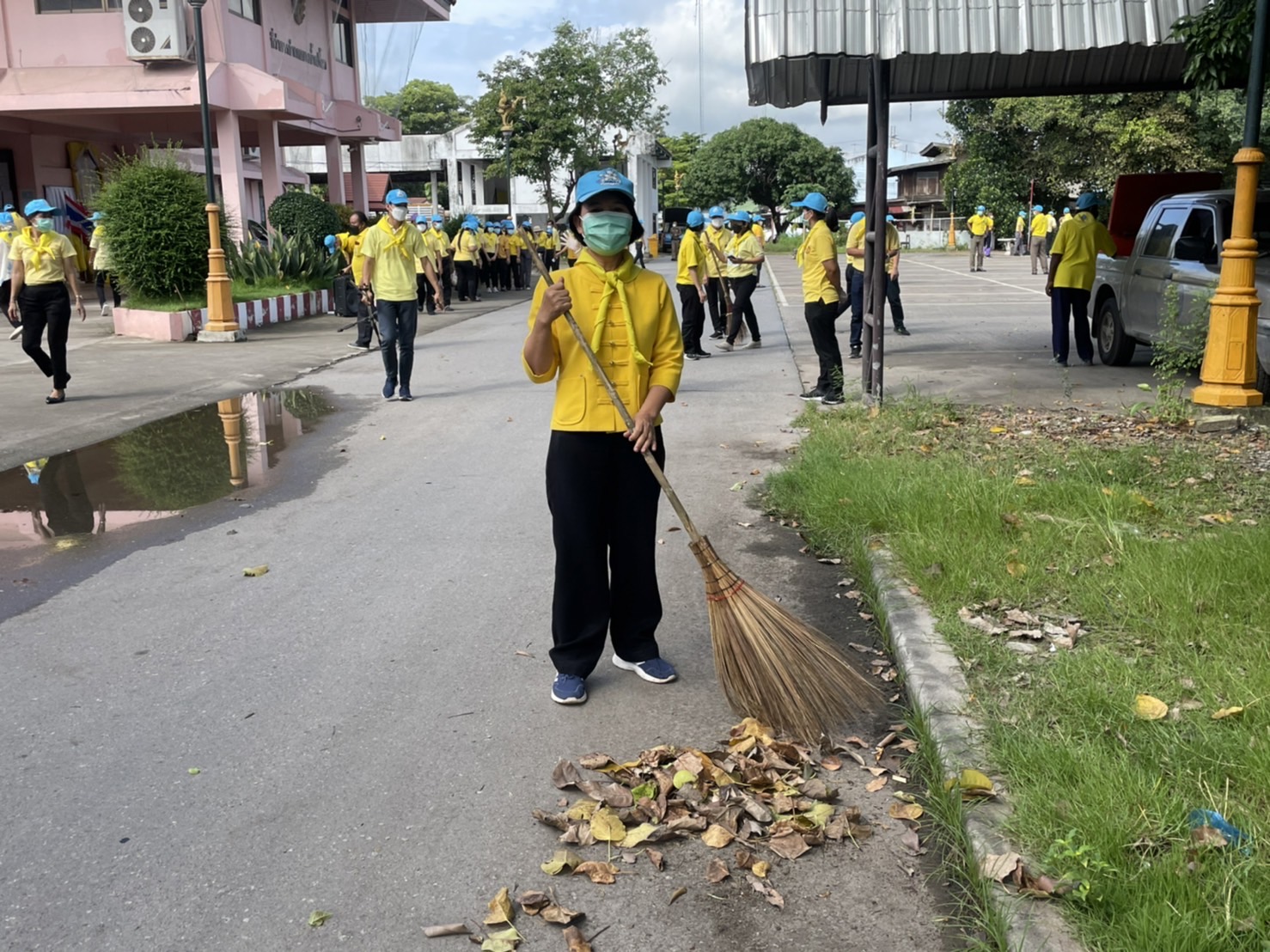 ?สพอ.บางน้ำเปรี้ยว ร่วมกิจกรรมจิตอาสาปรับปรุงภูมิทัศน์ที่ว่าการอำเภอบางน้ำเปรี้ยว