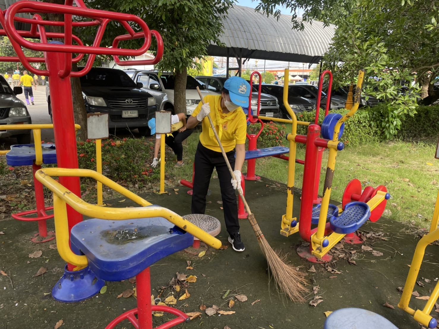 ?สพอ.บางน้ำเปรี้ยว ร่วมกิจกรรมจิตอาสาปรับปรุงภูมิทัศน์ที่ว่าการอำเภอบางน้ำเปรี้ยว