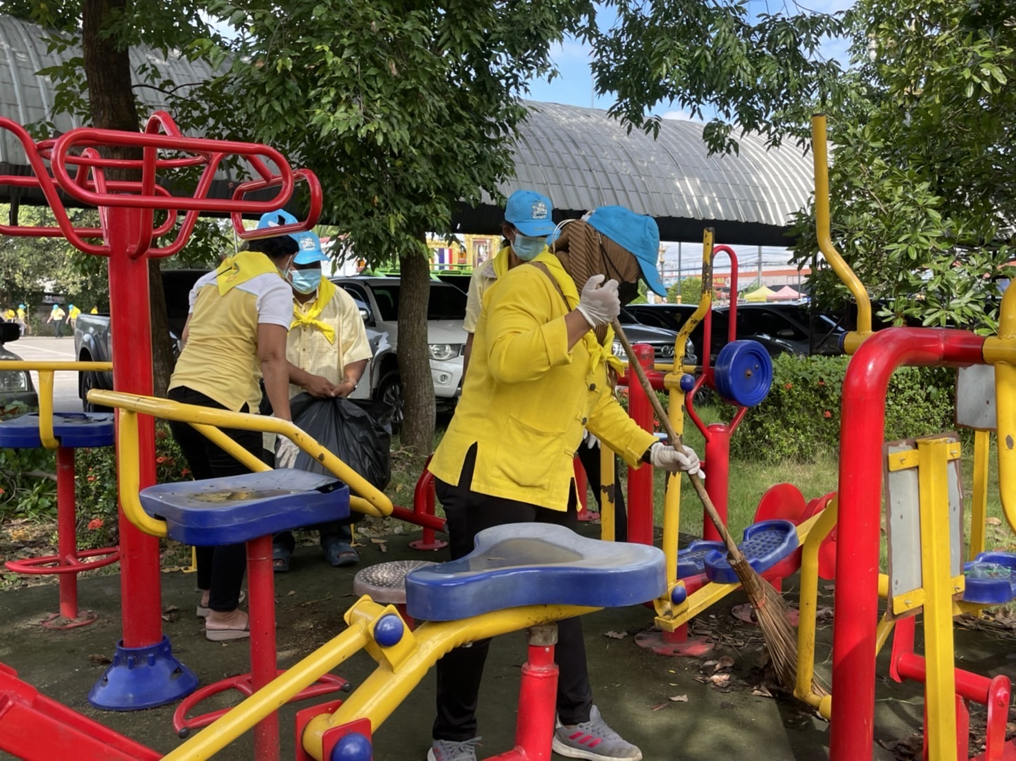 ?สพอ.บางน้ำเปรี้ยว ร่วมกิจกรรมจิตอาสาปรับปรุงภูมิทัศน์ที่ว่าการอำเภอบางน้ำเปรี้ยว