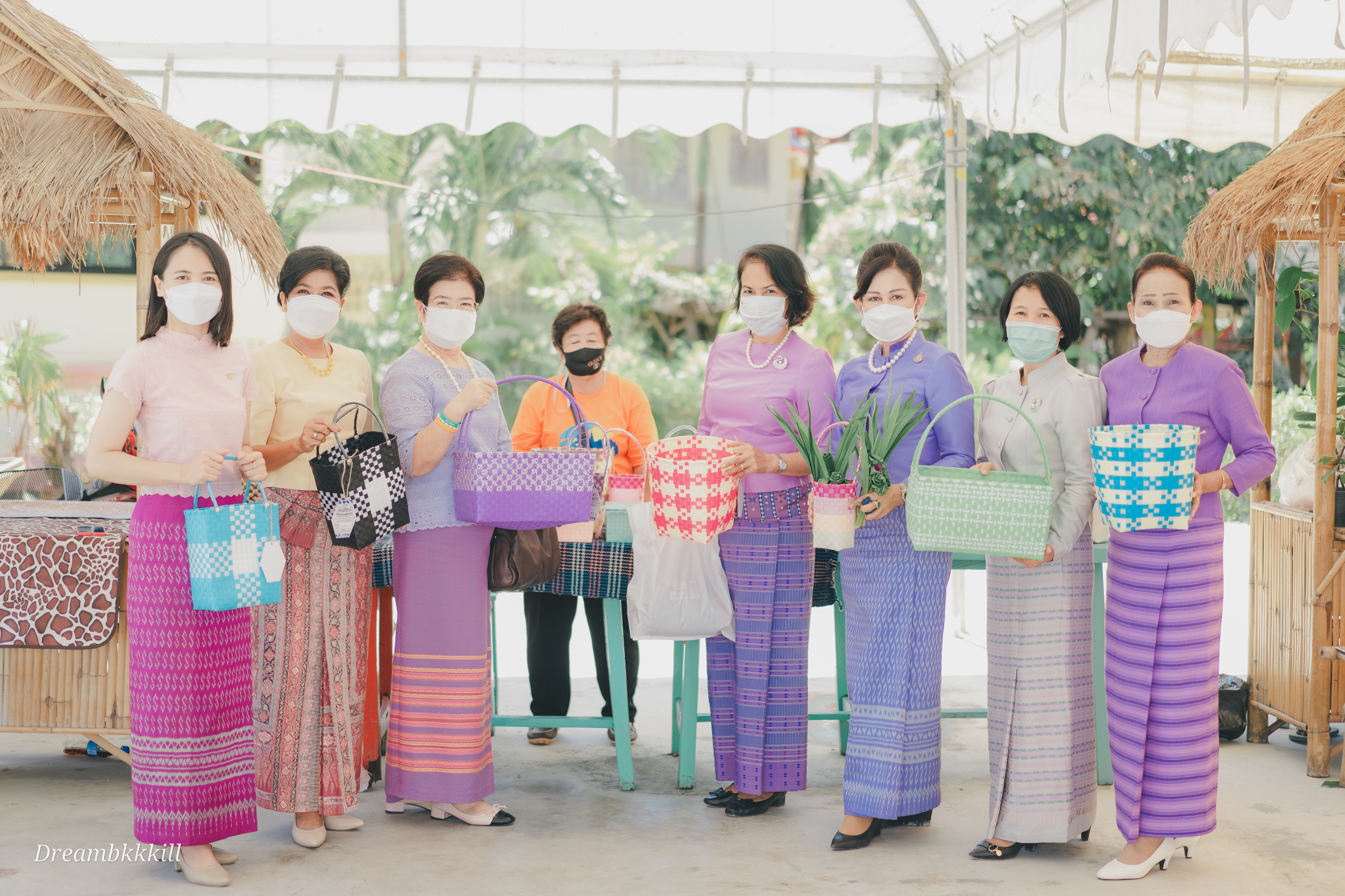 พัฒนาชุมชนจังหวัดฉะเชิงเทรา พา ชม ชิม ช็อป ตลาดนัด คนไทยยิ้มได้ (ตลาด 3 อิ่ม ) ณ วัดไชยภูมิธาราม (ท่าอิฐ)