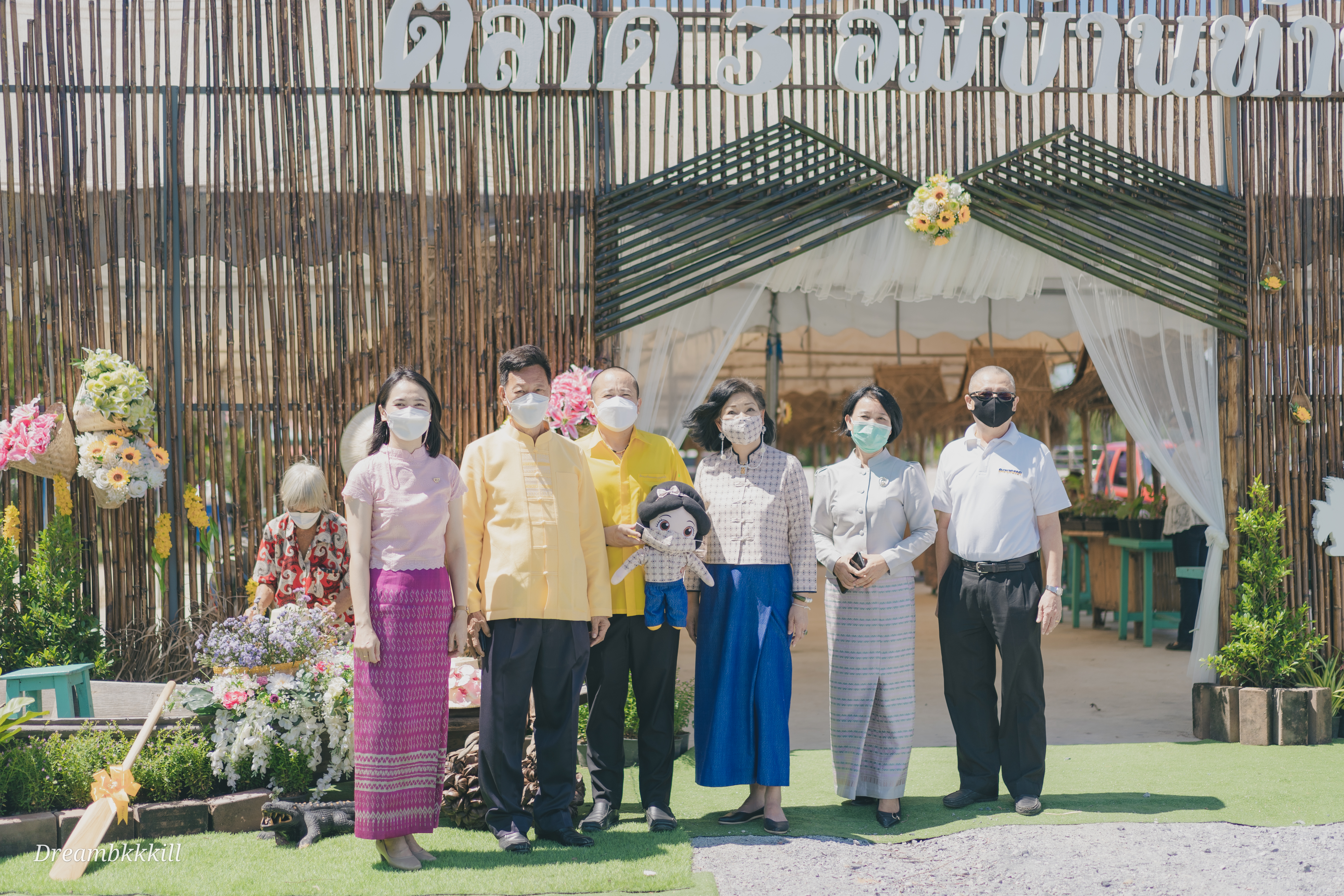 พัฒนาชุมชนจังหวัดฉะเชิงเทรา พา ชม ชิม ช็อป ตลาดนัด คนไทยยิ้มได้ (ตลาด 3 อิ่ม ) ณ วัดไชยภูมิธาราม (ท่าอิฐ)