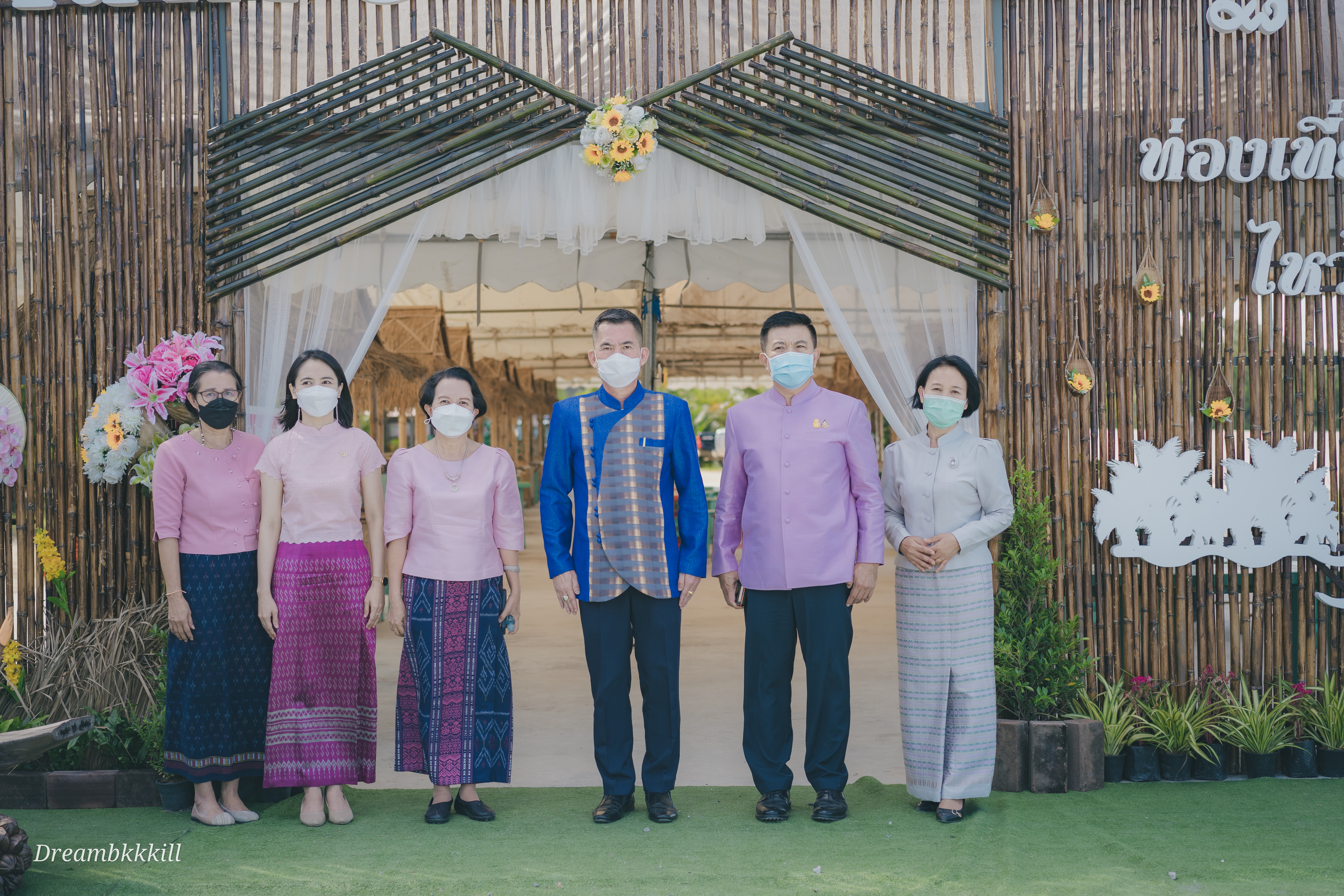 พัฒนาชุมชนจังหวัดฉะเชิงเทรา พา ชม ชิม ช็อป ตลาดนัด คนไทยยิ้มได้ (ตลาด 3 อิ่ม ) ณ วัดไชยภูมิธาราม (ท่าอิฐ)