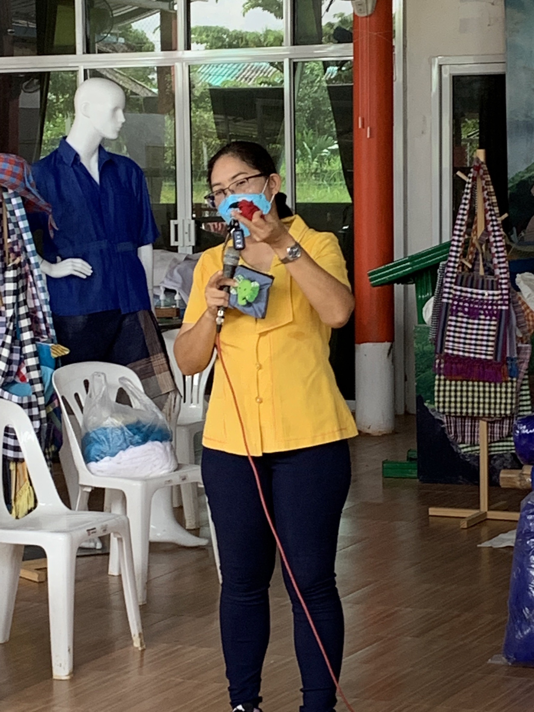 พัฒนาชุมชนจังหวัดฉะเชิงเทรา เร่งแก้ไขปัญหาความเดือดร้อนของประชาชน ด้วยการพัฒนาอาชีพผ้าทอและการแปรรูปผลิตภัณฑ์ผ้าประจำจังหวัด