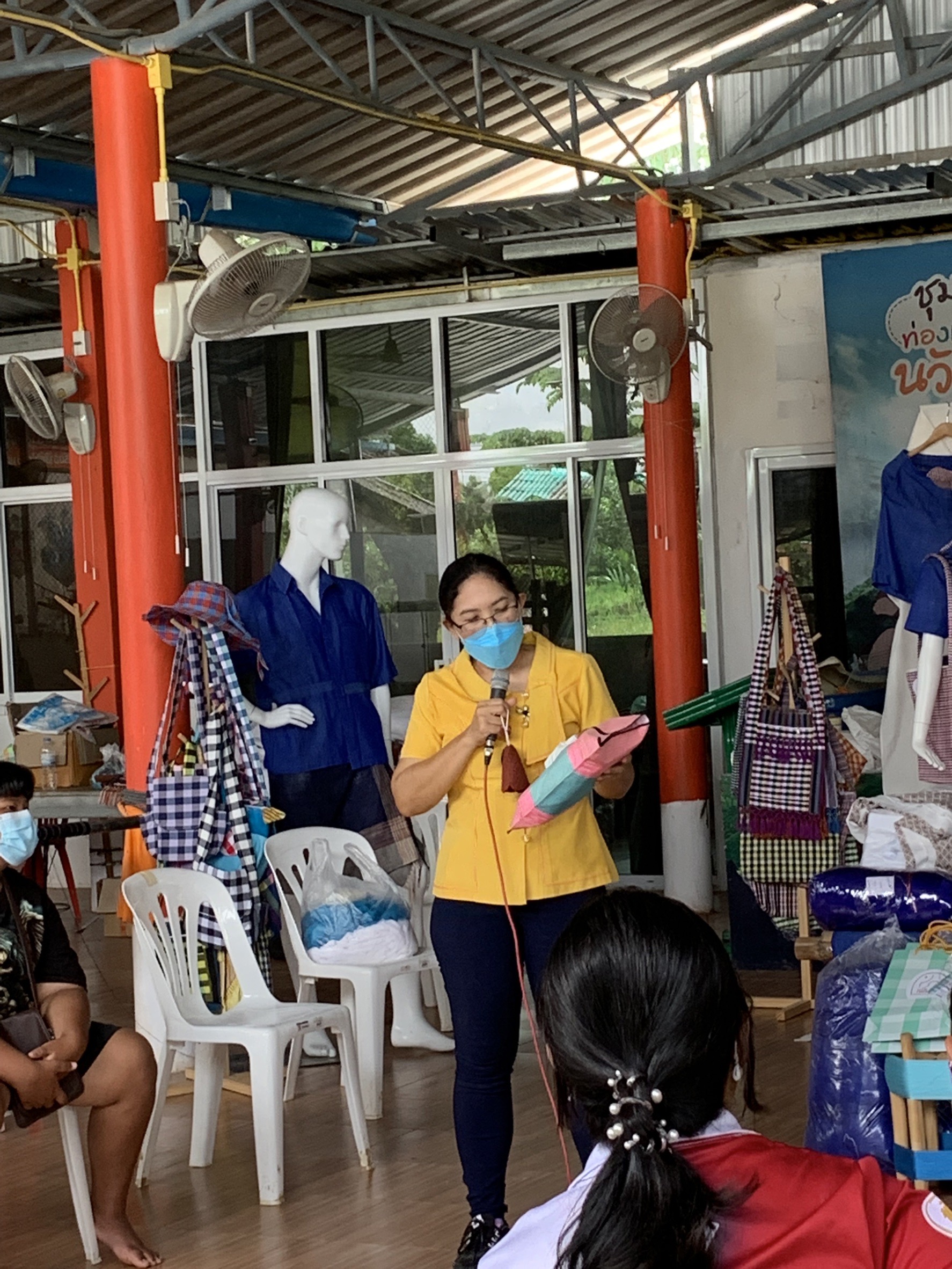 พัฒนาชุมชนจังหวัดฉะเชิงเทรา เร่งแก้ไขปัญหาความเดือดร้อนของประชาชน ด้วยการพัฒนาอาชีพผ้าทอและการแปรรูปผลิตภัณฑ์ผ้าประจำจังหวัด