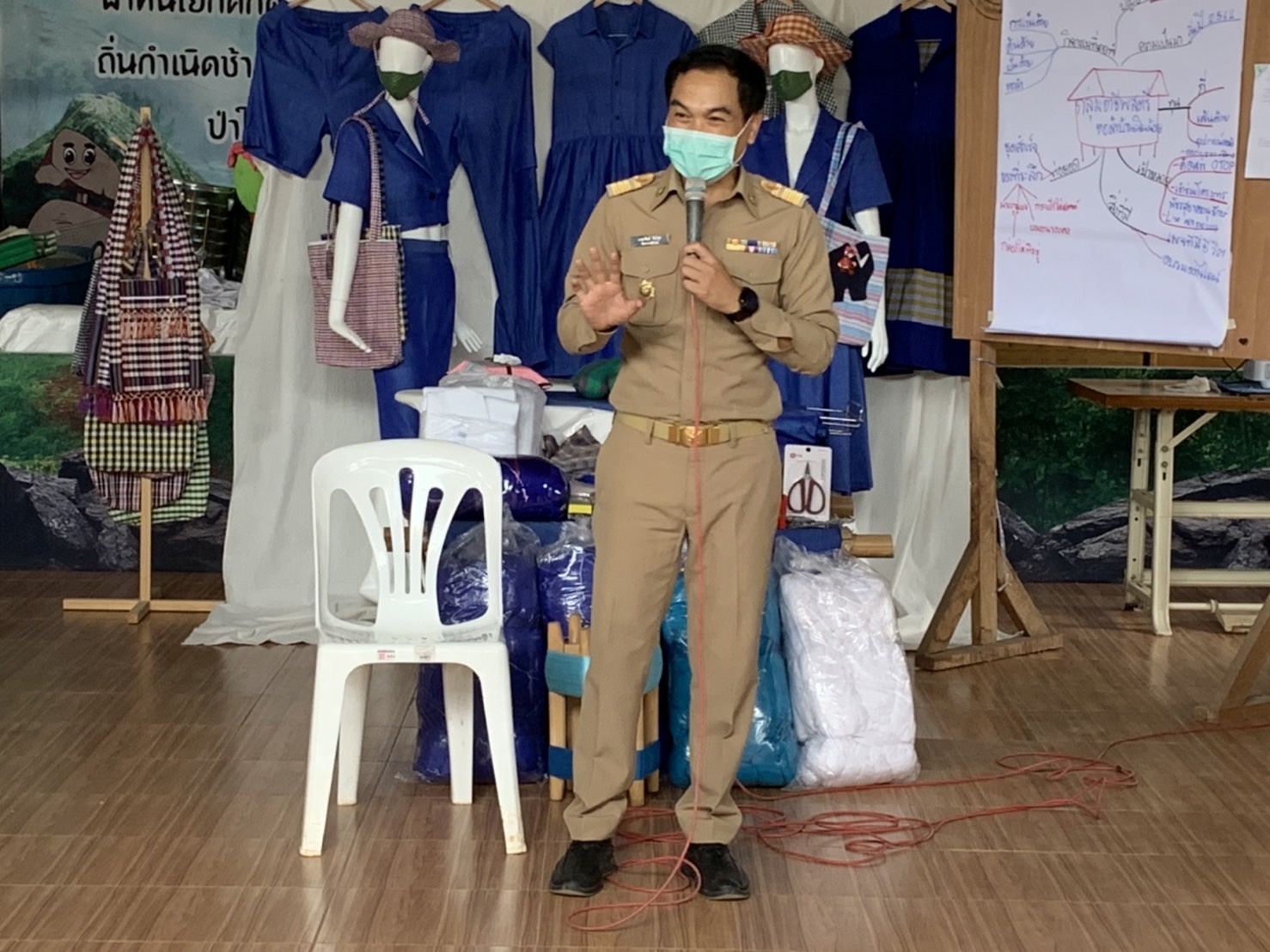 พัฒนาชุมชนจังหวัดฉะเชิงเทรา เร่งแก้ไขปัญหาความเดือดร้อนของประชาชน ด้วยการพัฒนาอาชีพผ้าทอและการแปรรูปผลิตภัณฑ์ผ้าประจำจังหวัด