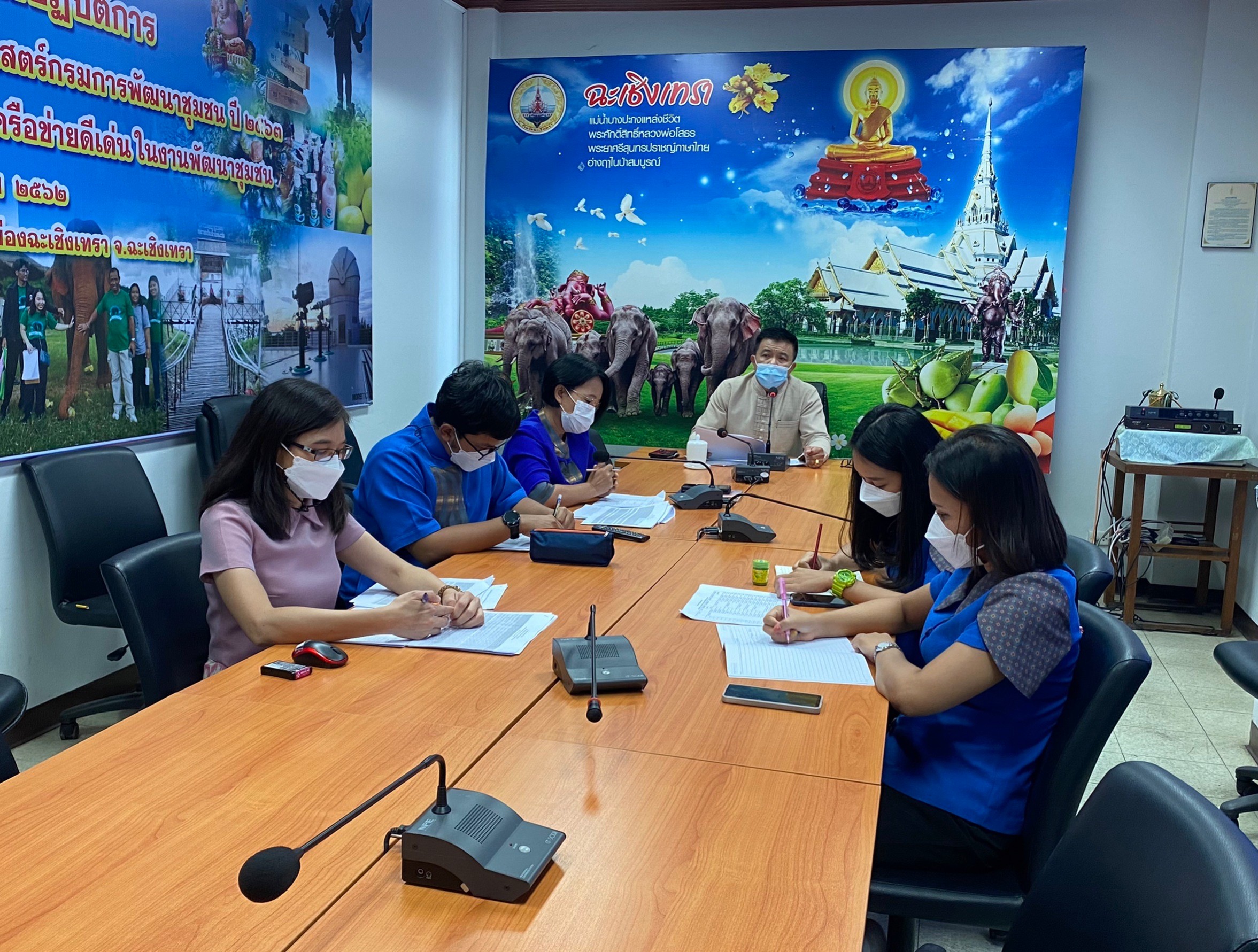 พัฒนาชุมชนจังหวัดฉะเชิงเทรา ประชุมติดตามหนี้เกินกำหนดชำระกองทุนพัฒนาบทบาทสตรี ประจำปีงบประมาณ 2565