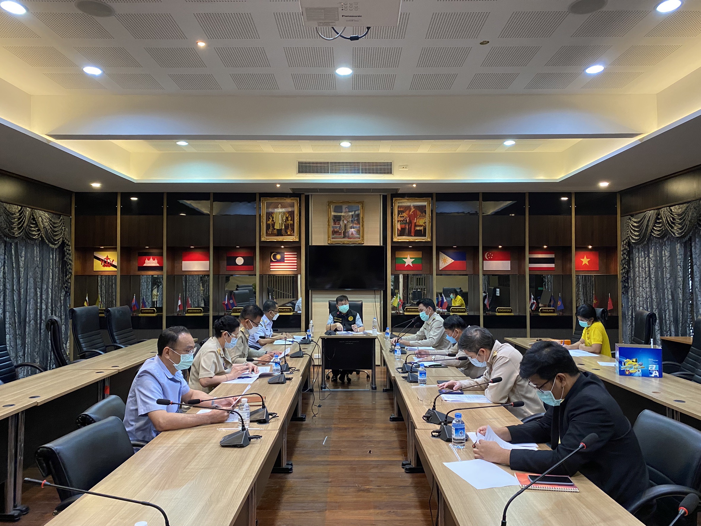 พช.ฉะเชิงเทรา ร่วมประชุมคณะกรรมการประเมินสถานการณ์ในการดำเนินการป้องกันหรือยับยั้งภัยพิบัติจังหวัดฉะเชิงเทรา (กรณีโรคติดต่อเชื้อไวรัสโคโรนา 2019 (covid – 19)) ครั้งที่ 18 / 2564