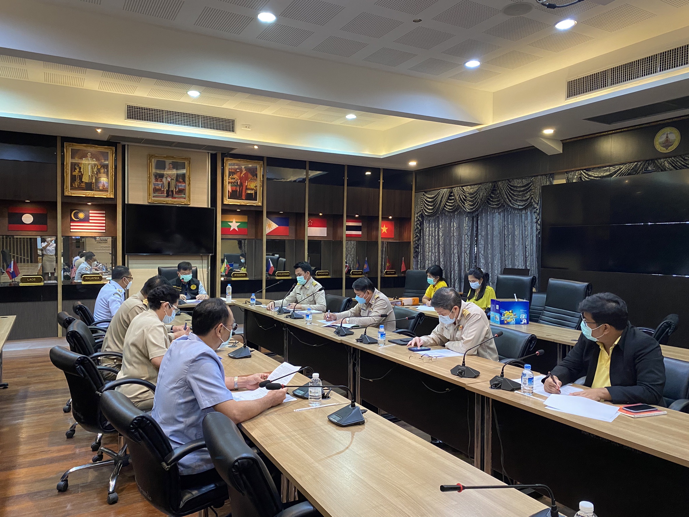 พช.ฉะเชิงเทรา ร่วมประชุมคณะกรรมการประเมินสถานการณ์ในการดำเนินการป้องกันหรือยับยั้งภัยพิบัติจังหวัดฉะเชิงเทรา (กรณีโรคติดต่อเชื้อไวรัสโคโรนา 2019 (covid – 19)) ครั้งที่ 18 / 2564