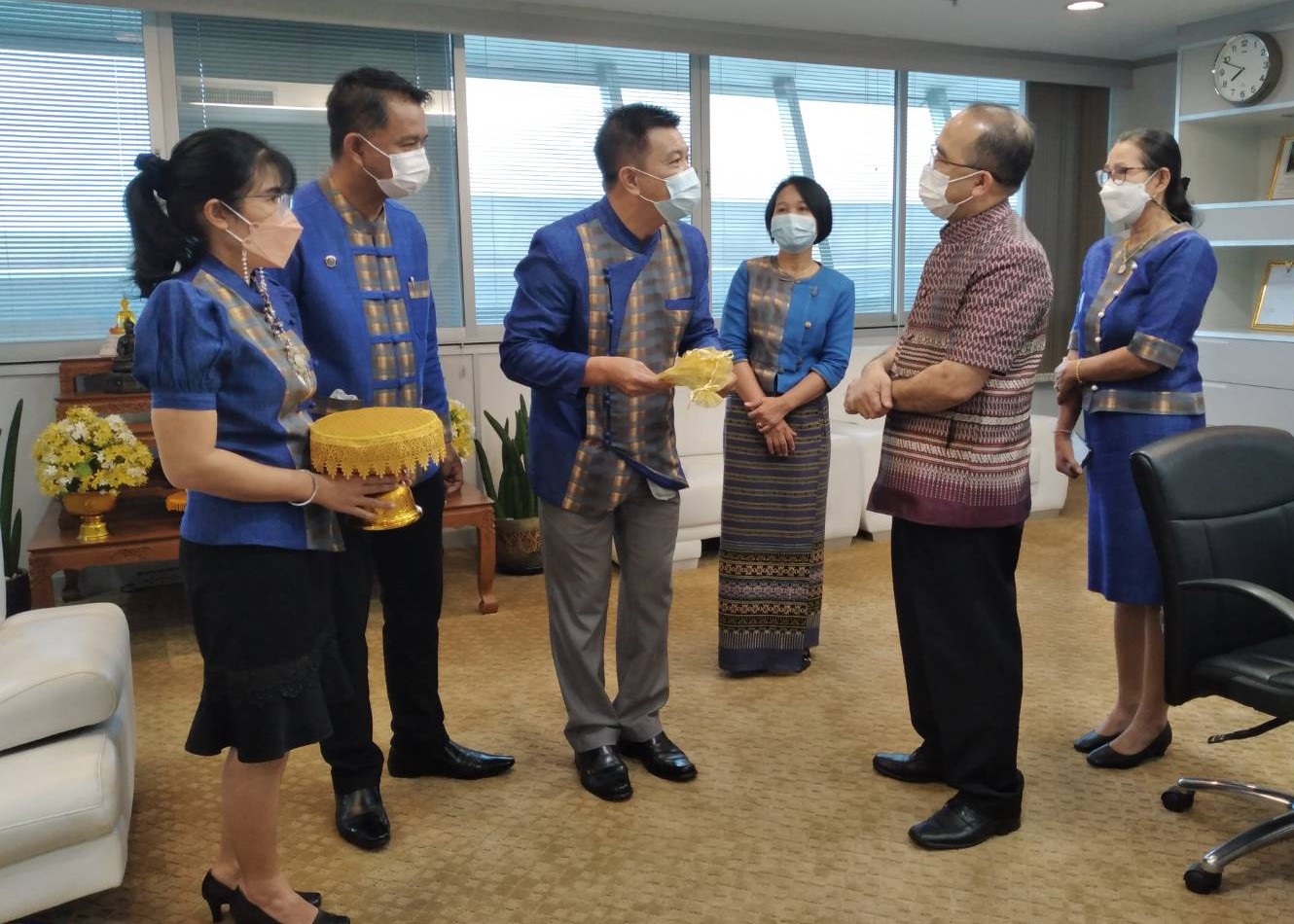 ชื่นมื่น พัฒนาชุมชนจังหวัดฉะเชิงเทรา ร่วมแสดงความยินดี กับ อธิบดีกรมการพัฒนาชุมชน คนที่ 30 เนื่องในโอกาสเข้ารับตำแหน่งใหม่