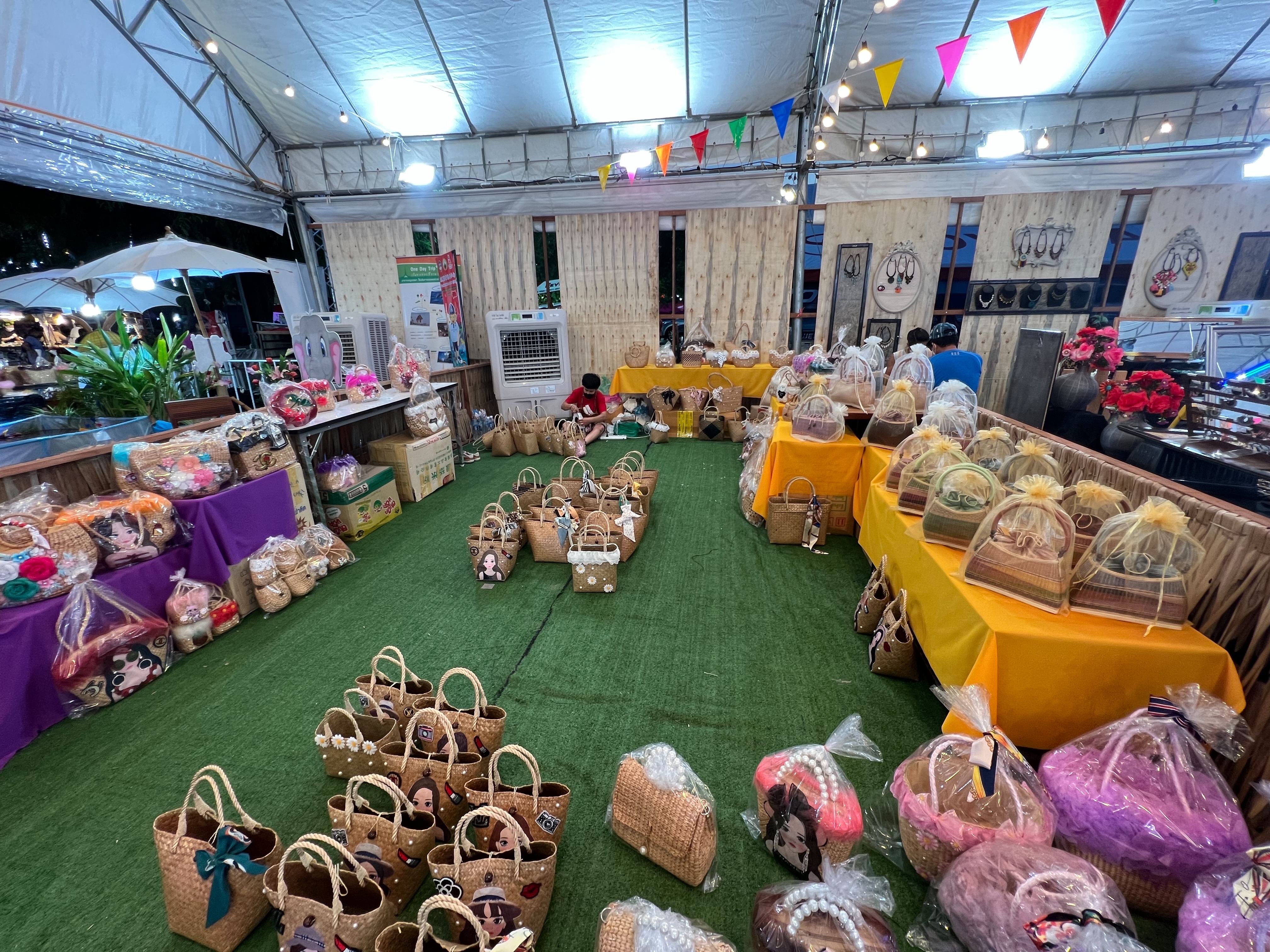 ฉะเชิงเทรา ส่งเสริมและรณรงค์การสวมใส่ผ้าไทย “ผ้าไทย ใส่ให้สนุก” ??