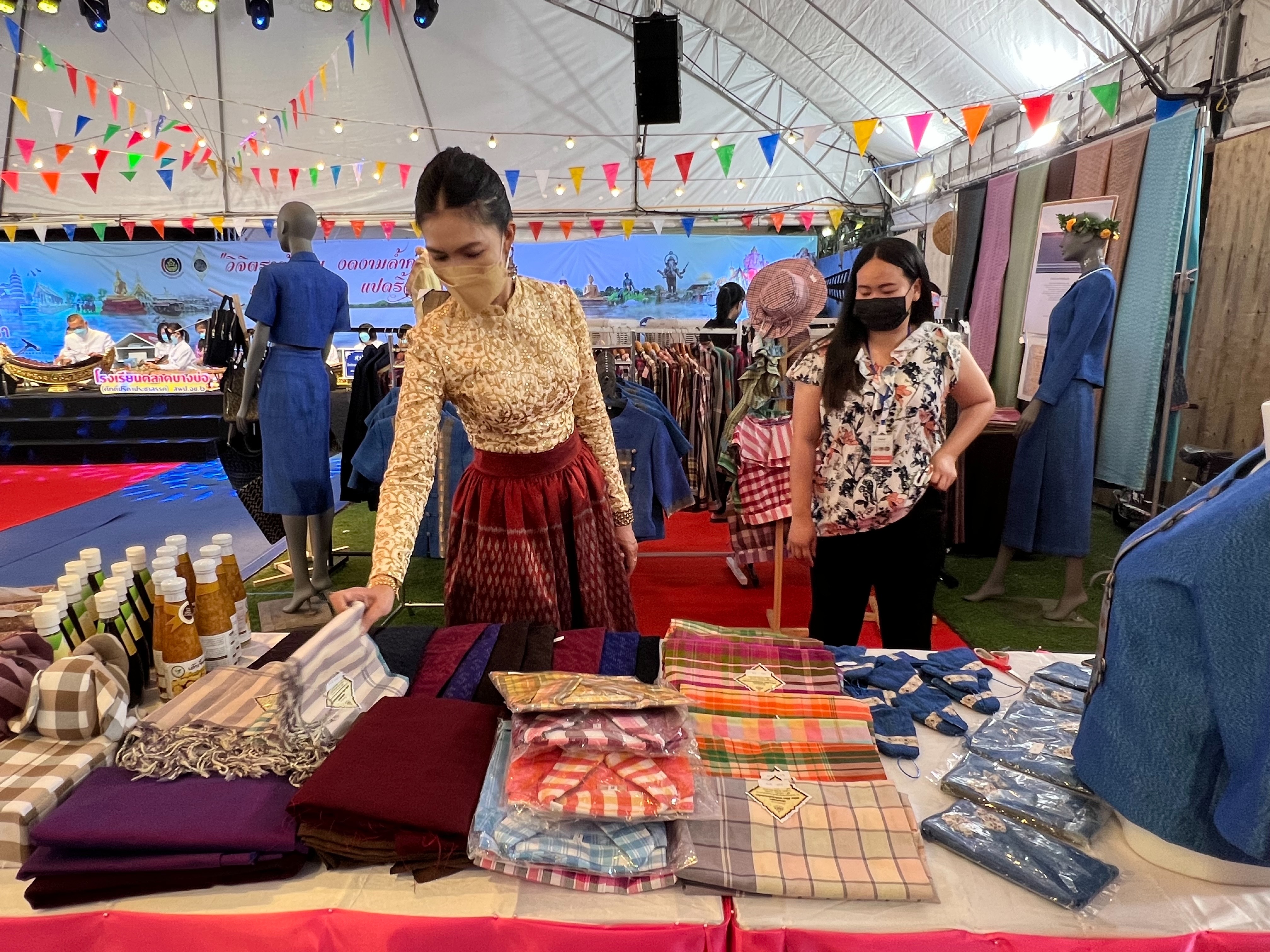 ฉะเชิงเทรา ส่งเสริมและรณรงค์การสวมใส่ผ้าไทย “ผ้าไทย ใส่ให้สนุก” ??