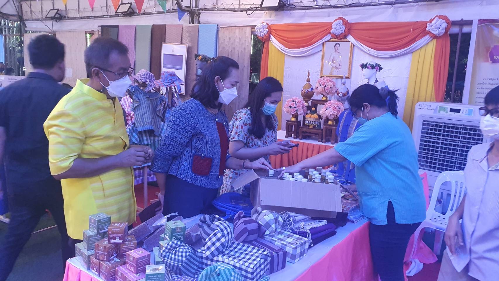 ฉะเชิงเทรา ส่งเสริมและรณรงค์การสวมใส่ผ้าไทย “ผ้าไทย ใส่ให้สนุก” ??