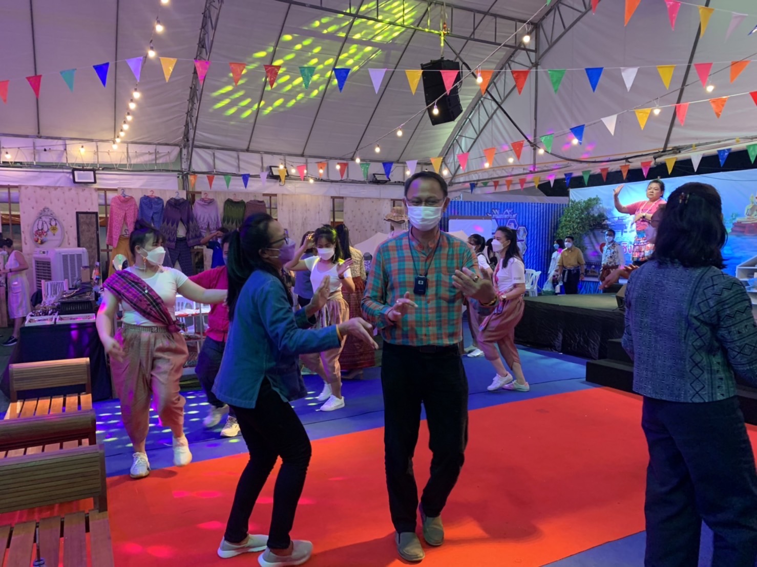 ฉะเชิงเทรา ส่งเสริมและรณรงค์การสวมใส่ผ้าไทย “ผ้าไทย ใส่ให้สนุก” ??