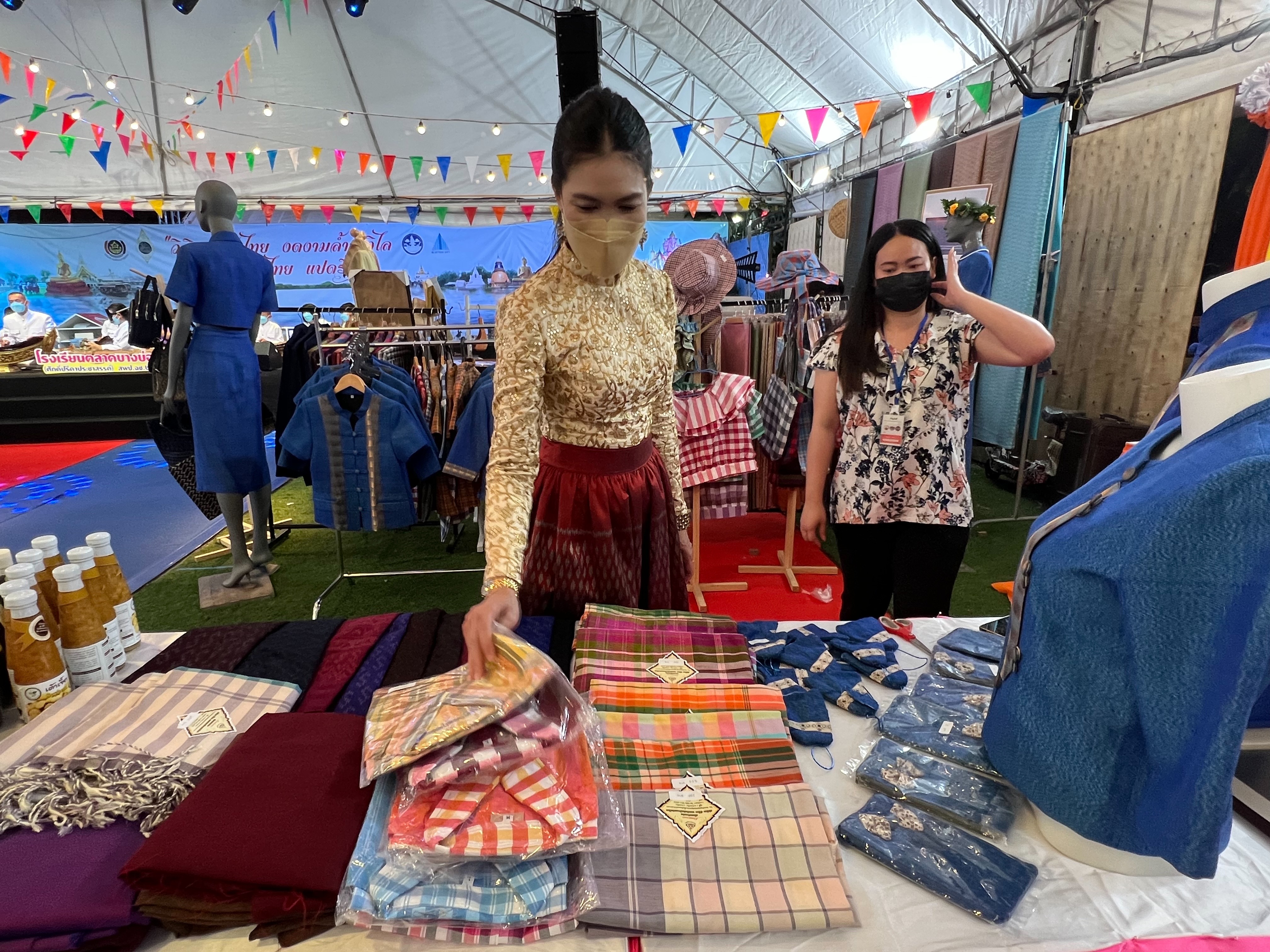 ฉะเชิงเทรา ส่งเสริมและรณรงค์การสวมใส่ผ้าไทย “ผ้าไทย ใส่ให้สนุก” ??
