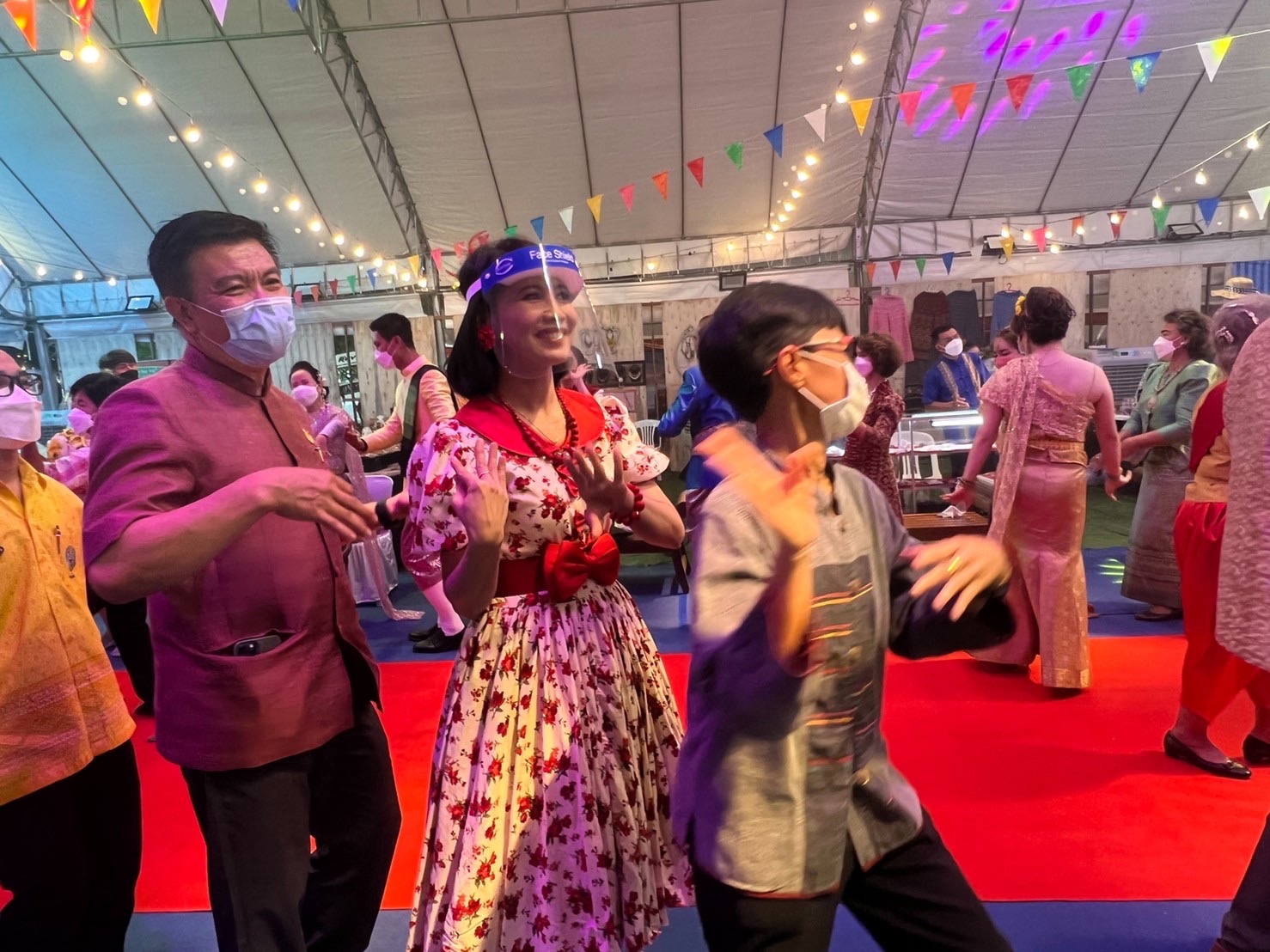 ฉะเชิงเทรา ส่งเสริมและรณรงค์การสวมใส่ผ้าไทย “ผ้าไทย ใส่ให้สนุก” ??