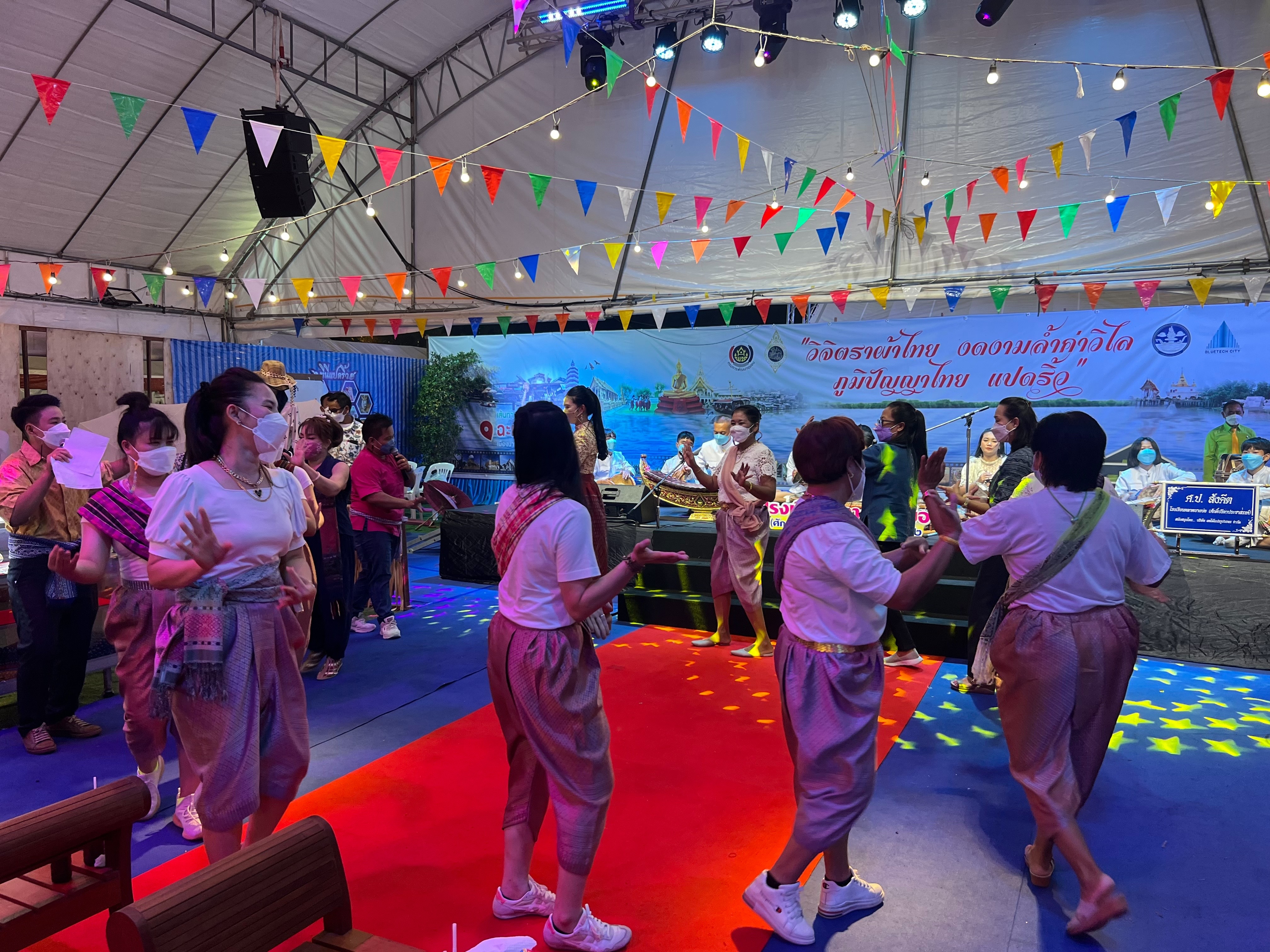 ฉะเชิงเทรา ส่งเสริมและรณรงค์การสวมใส่ผ้าไทย “ผ้าไทย ใส่ให้สนุก” ??