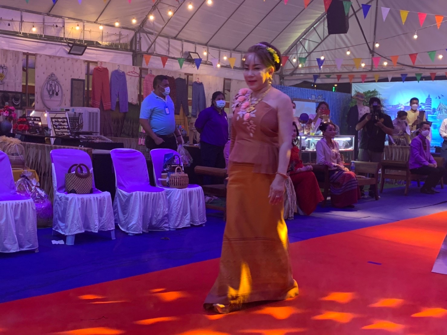 ฉะเชิงเทรา ส่งเสริมและรณรงค์การสวมใส่ผ้าไทย “ผ้าไทย ใส่ให้สนุก” ??